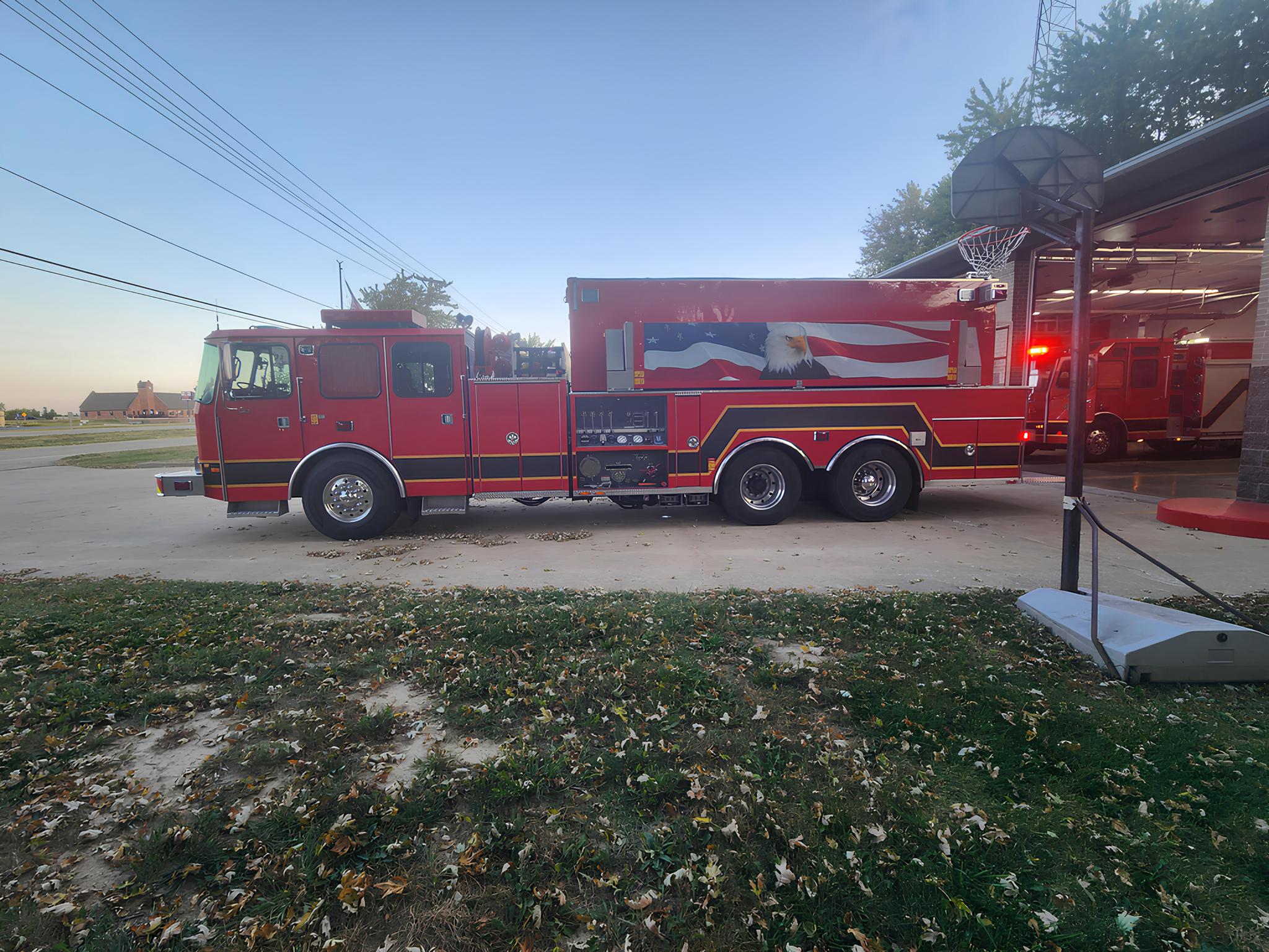 2004 / 2021 E-One Tender Pumper - image 1