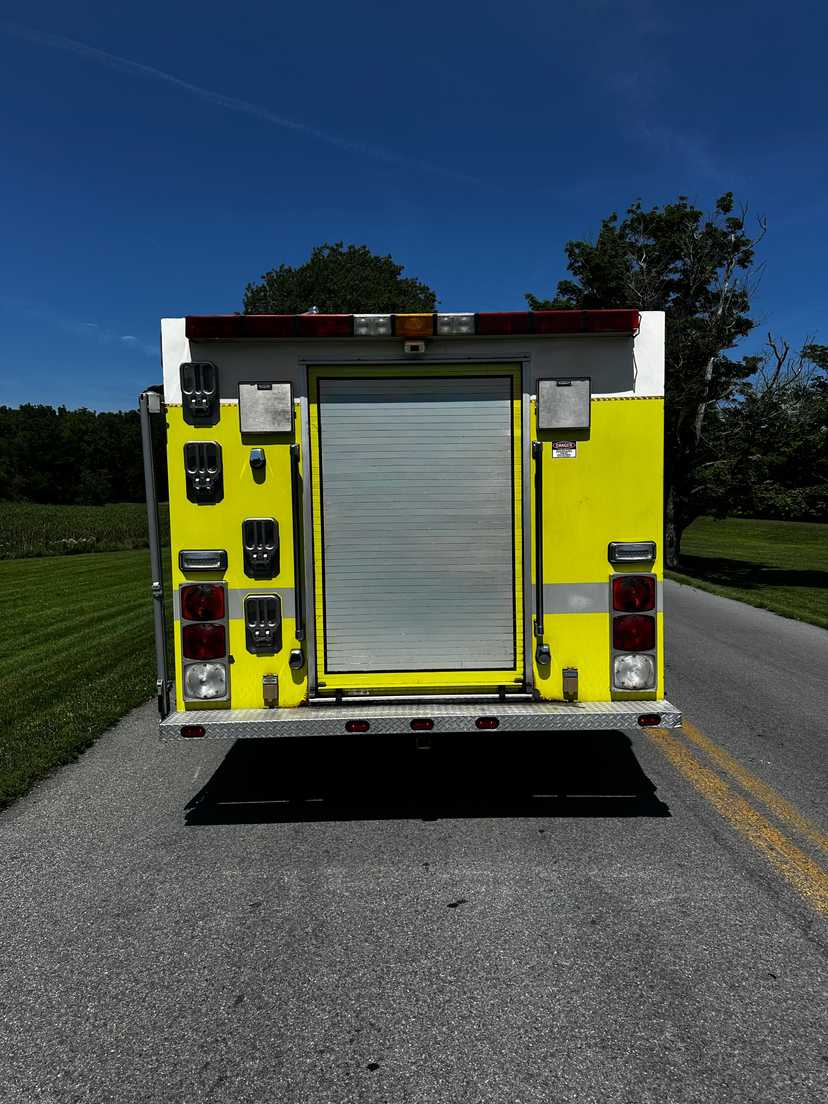 2000 4 Guys International Medium Rescue — photo 3