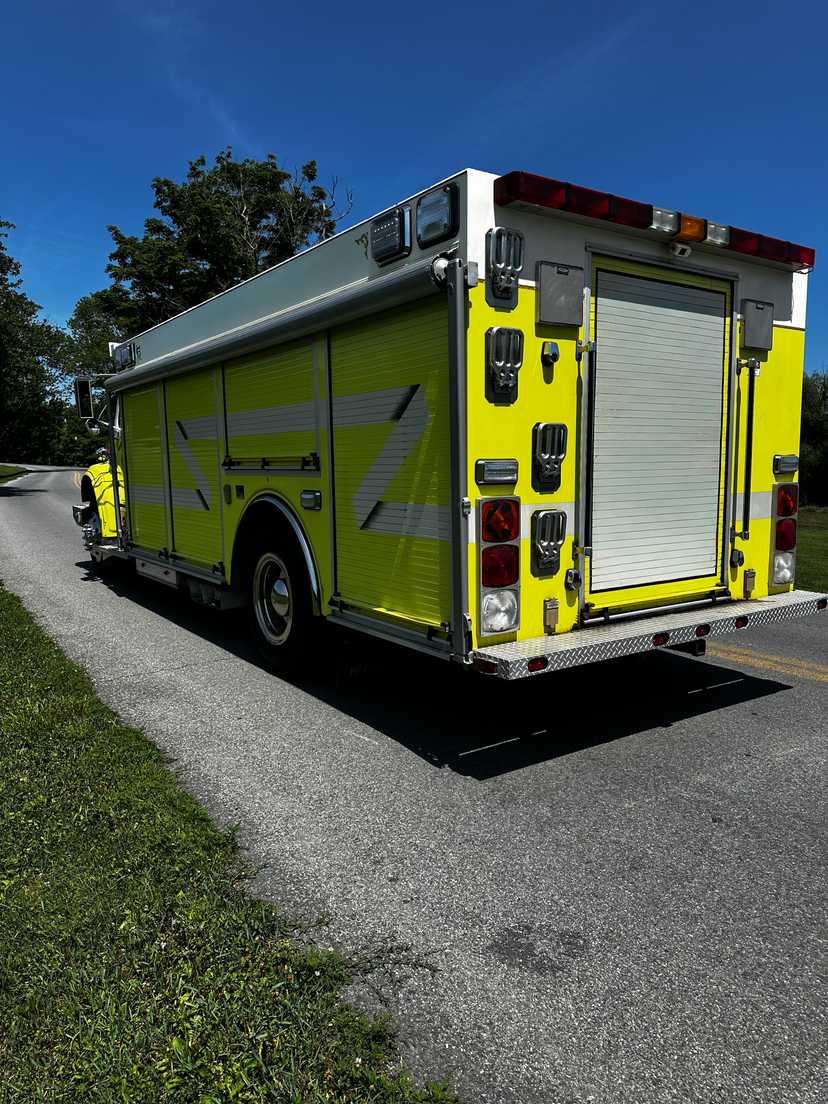 2000 4 Guys International Medium Rescue — photo 2