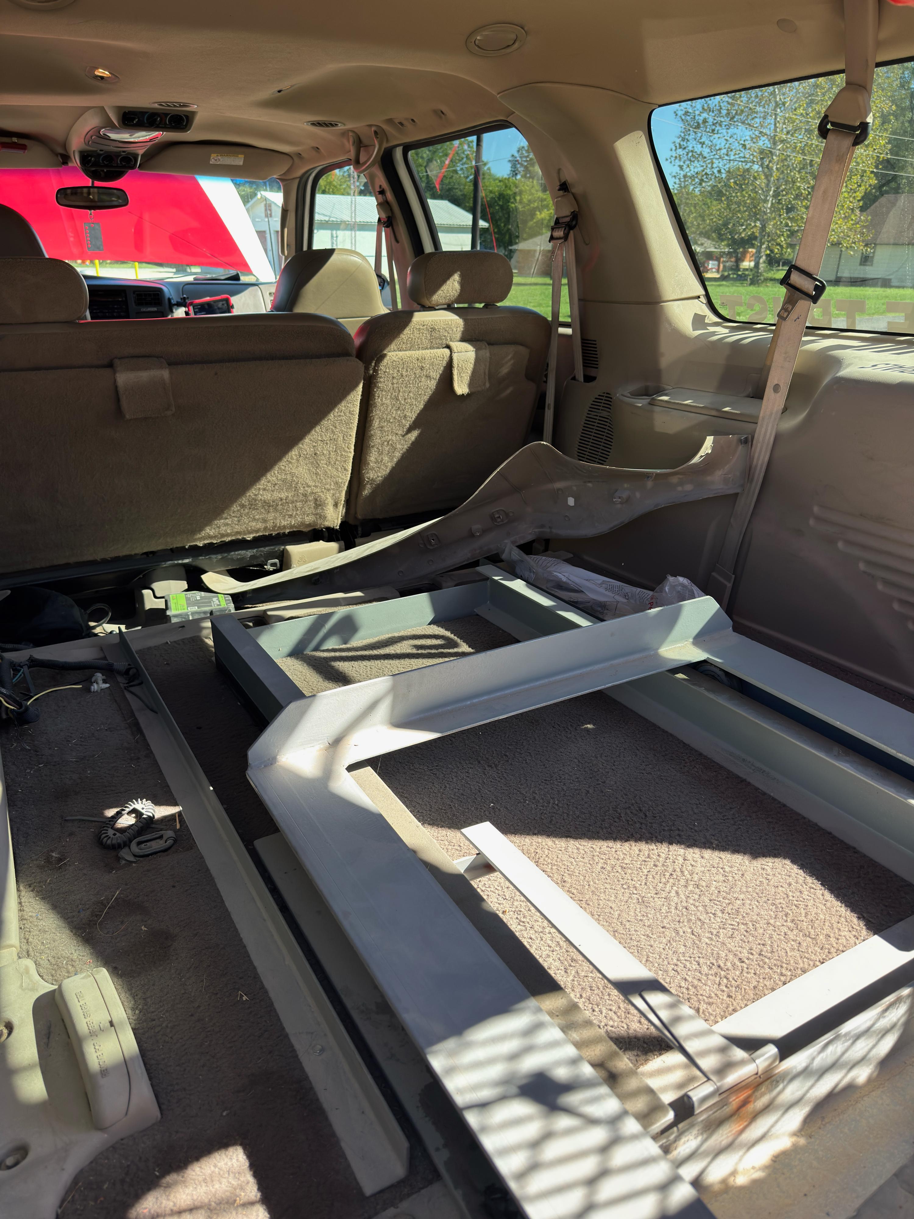 2001 Ford Excursion 4x4 Command Truck - image 8