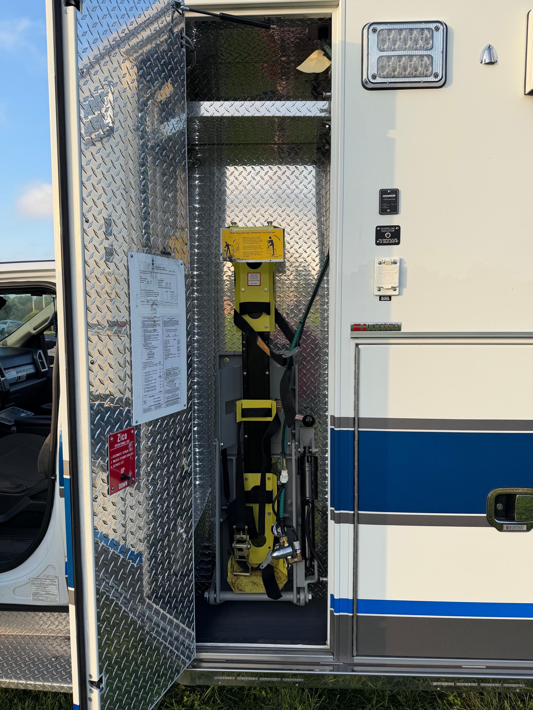 2017 Horton Ford 4x4 Type I Ambulance - image 6