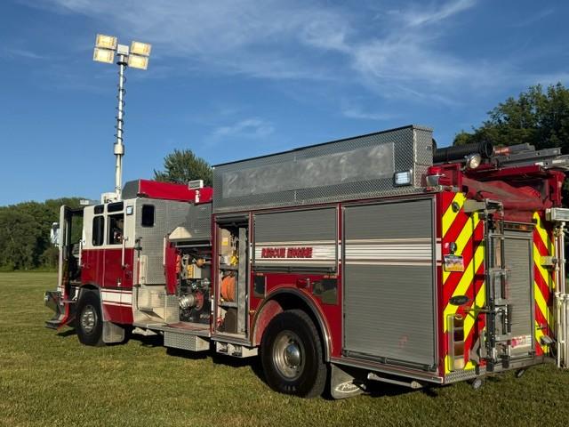2001 Pierce Quantum Pumper - image 5