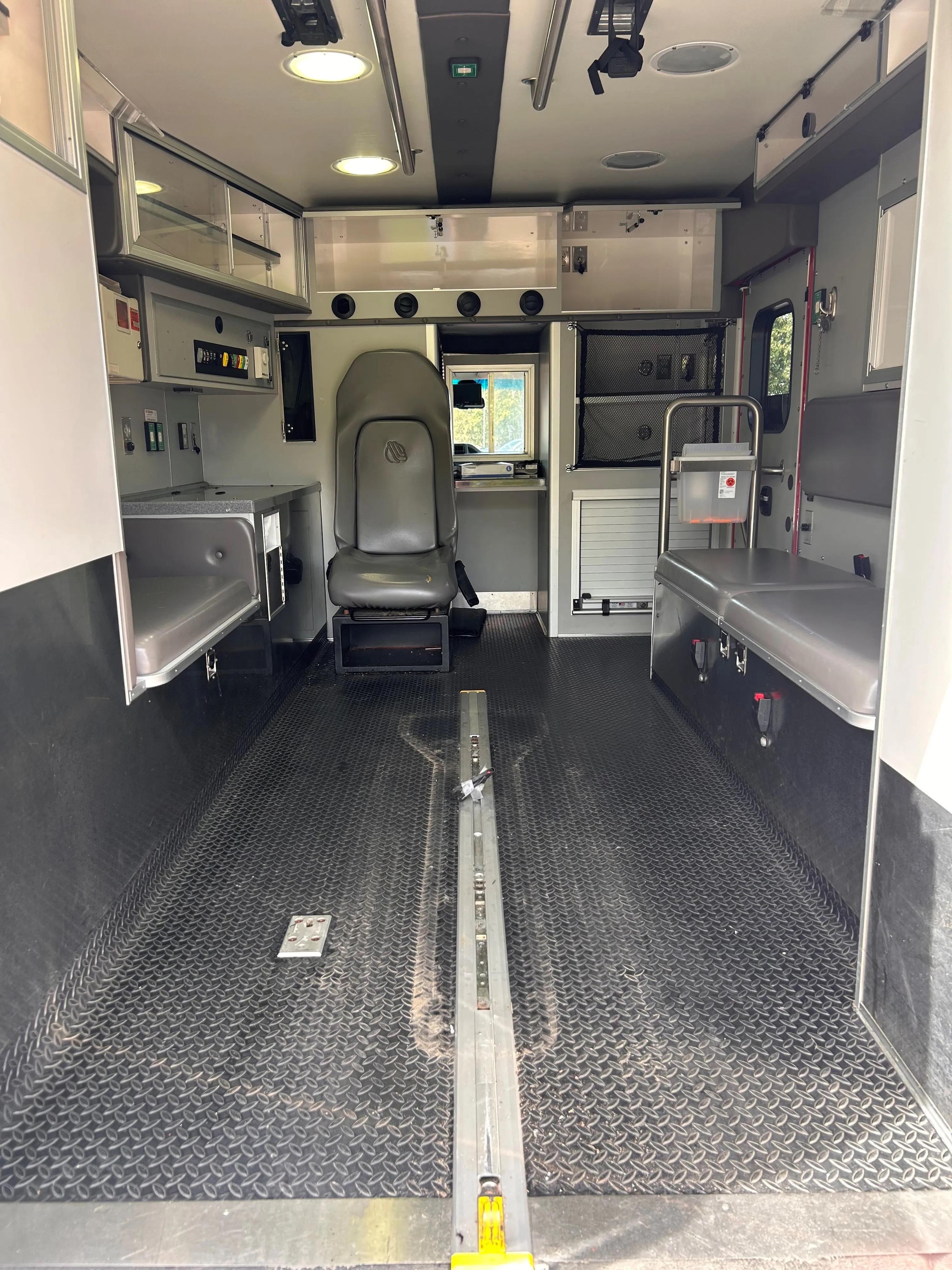 2016 Osage Ford Type III Ambulance - image 7