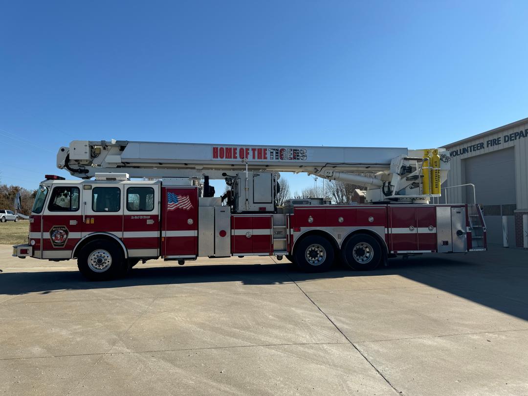 2001 E-One Ladder Truck 