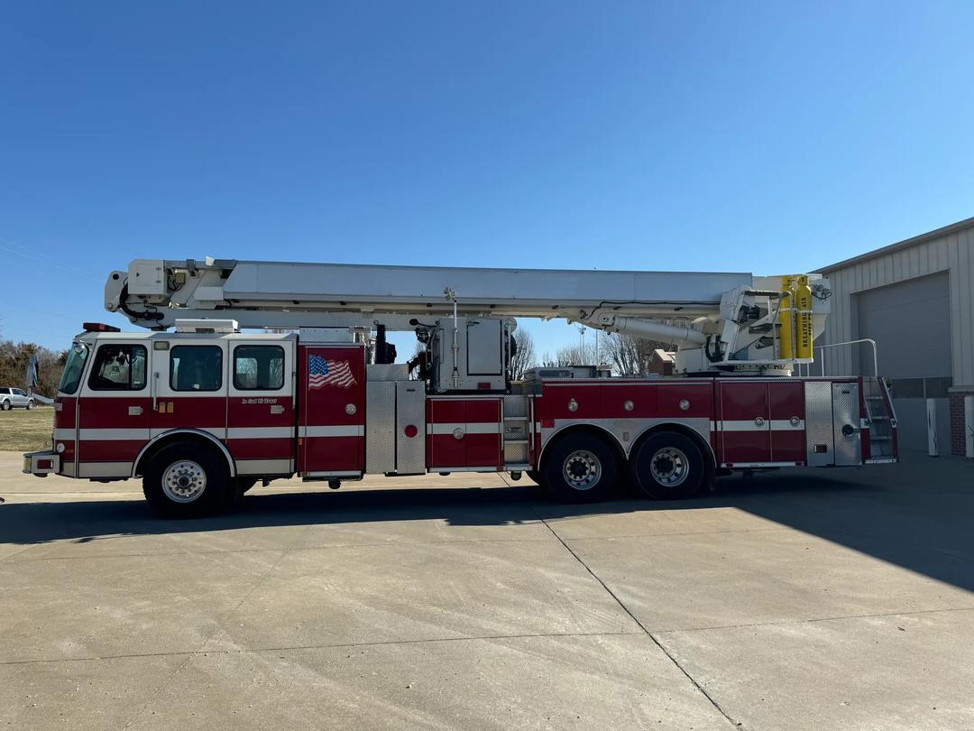 2001 E-One Ladder Truck