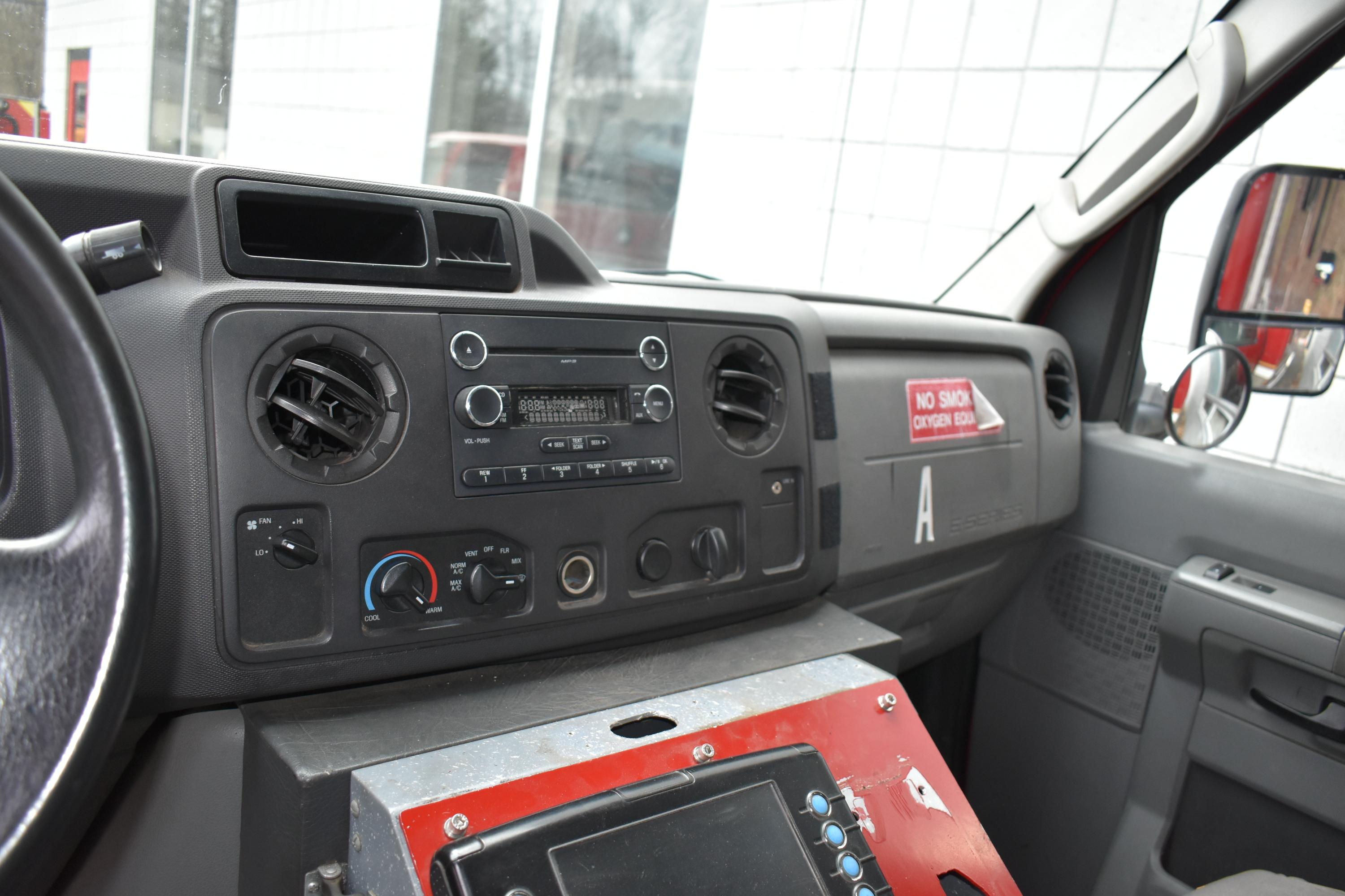 2012 Ford E450 Marque Type III - image 9