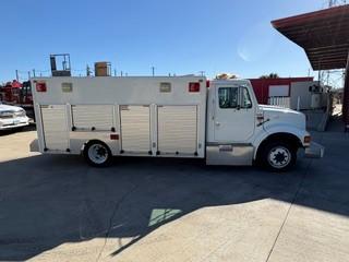 1999 International 4700 LP Medium Rescue - image 2