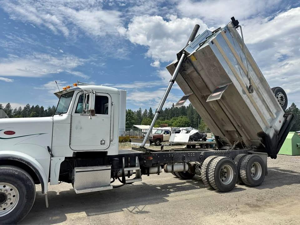 1999 Peterbilt 357 Dump Truck - image 2