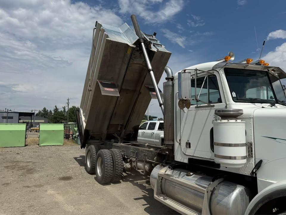 1999 Peterbilt 357 Dump Truck - image 3