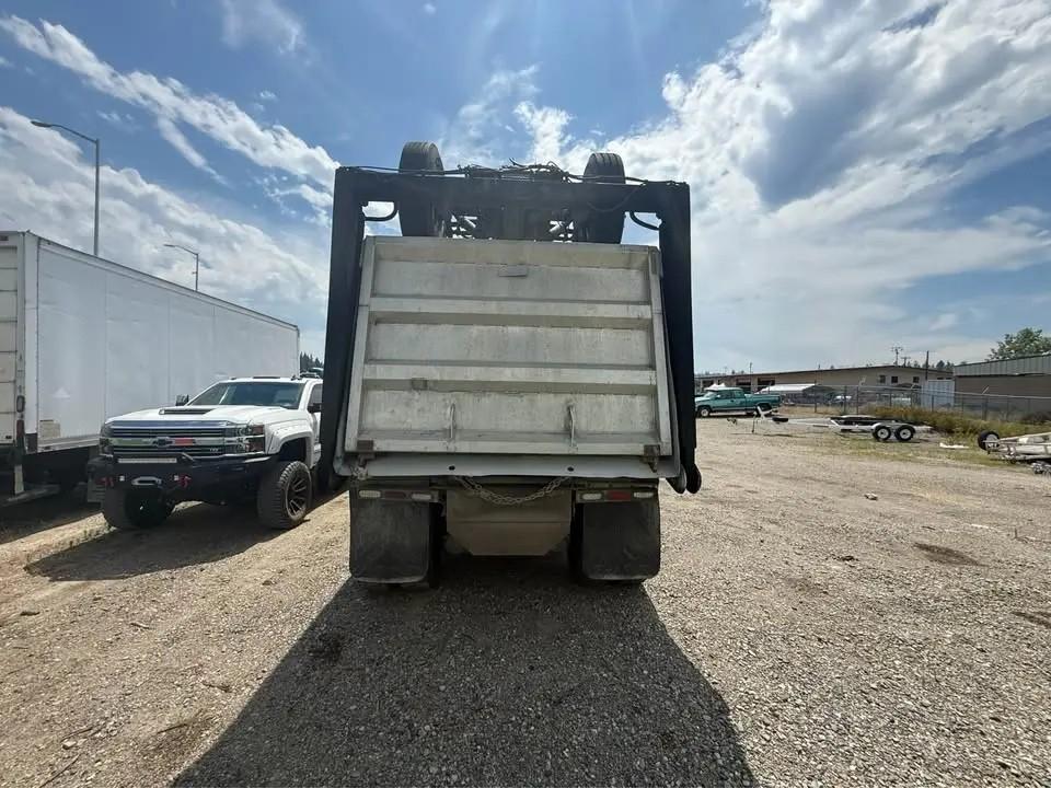 1999 Peterbilt 357 Dump Truck - image 11