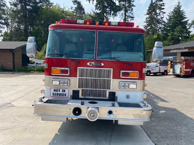 2001 Pierce Saber Pumper — photo 2