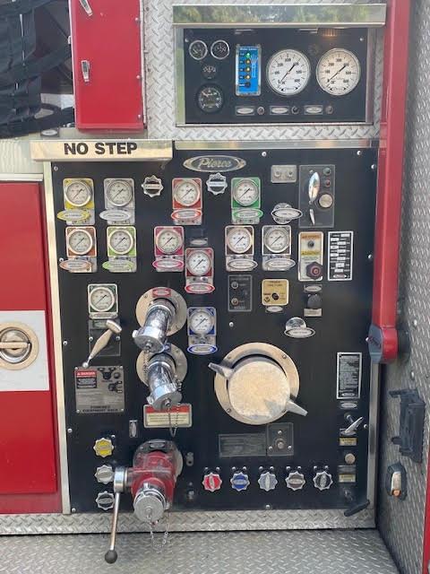 2001 Pierce Saber Pumper - image 11
