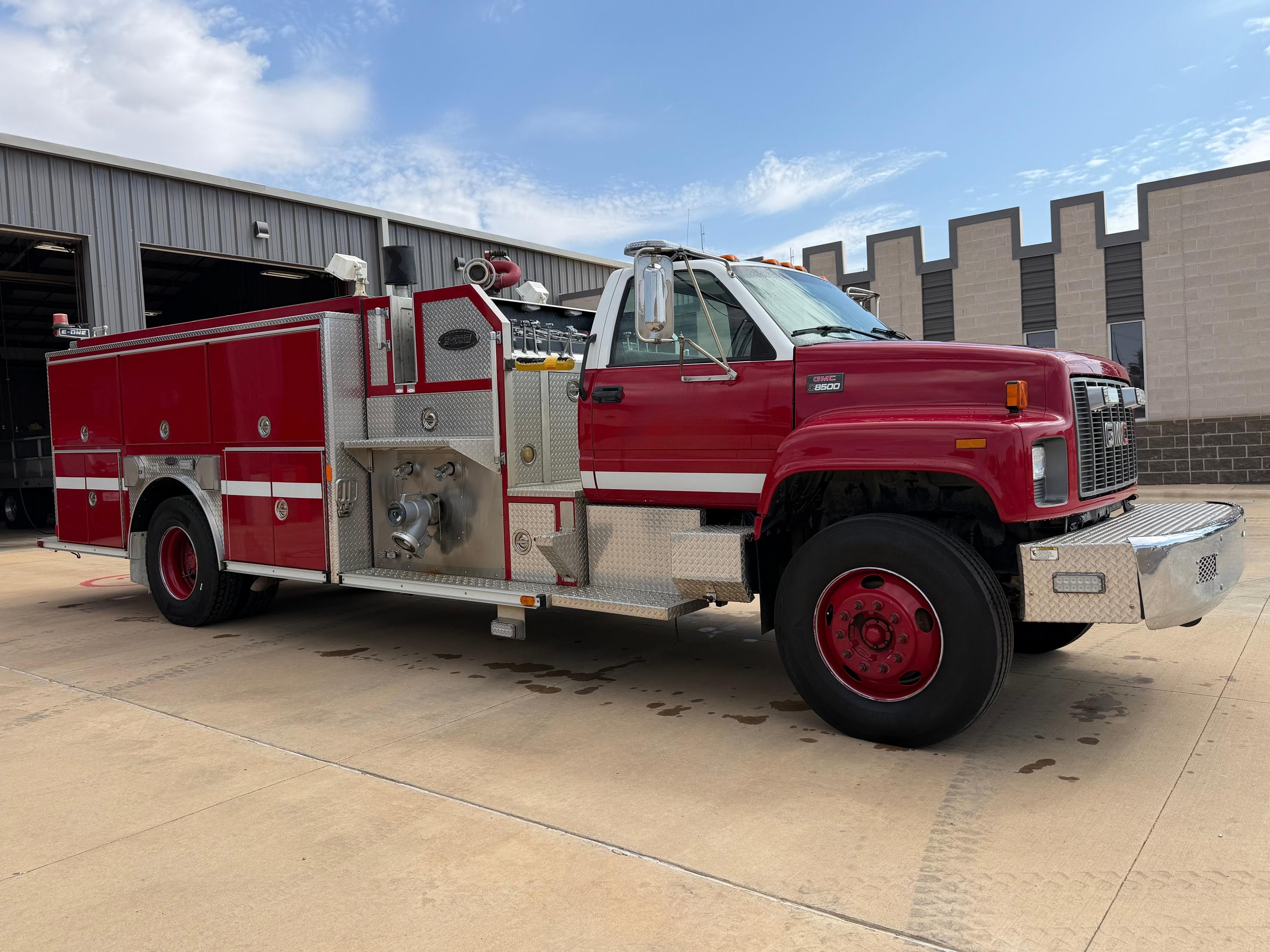 2000 GMC E-One Pumper - image 2