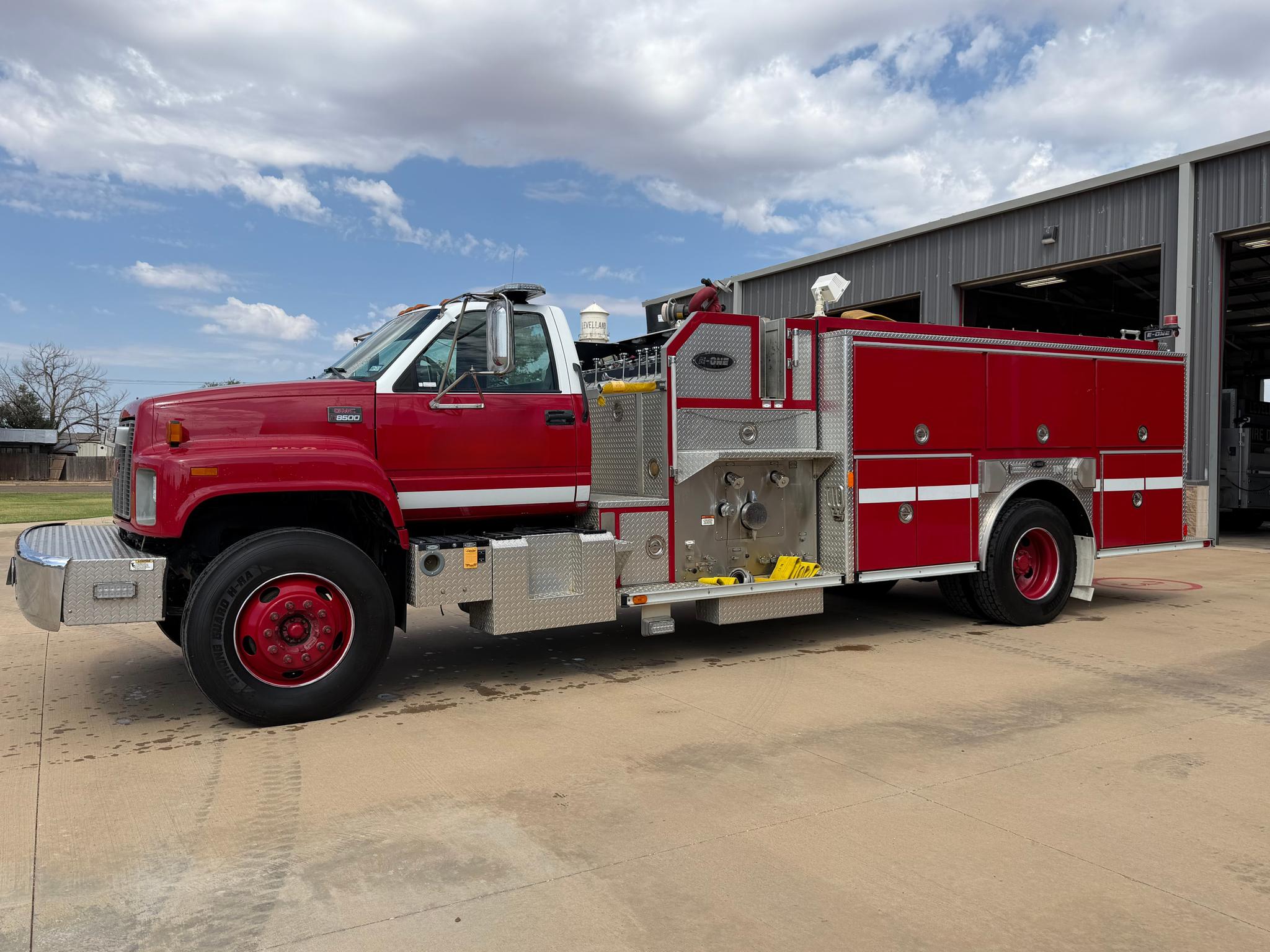 2000 GMC E-One Pumper - image 1