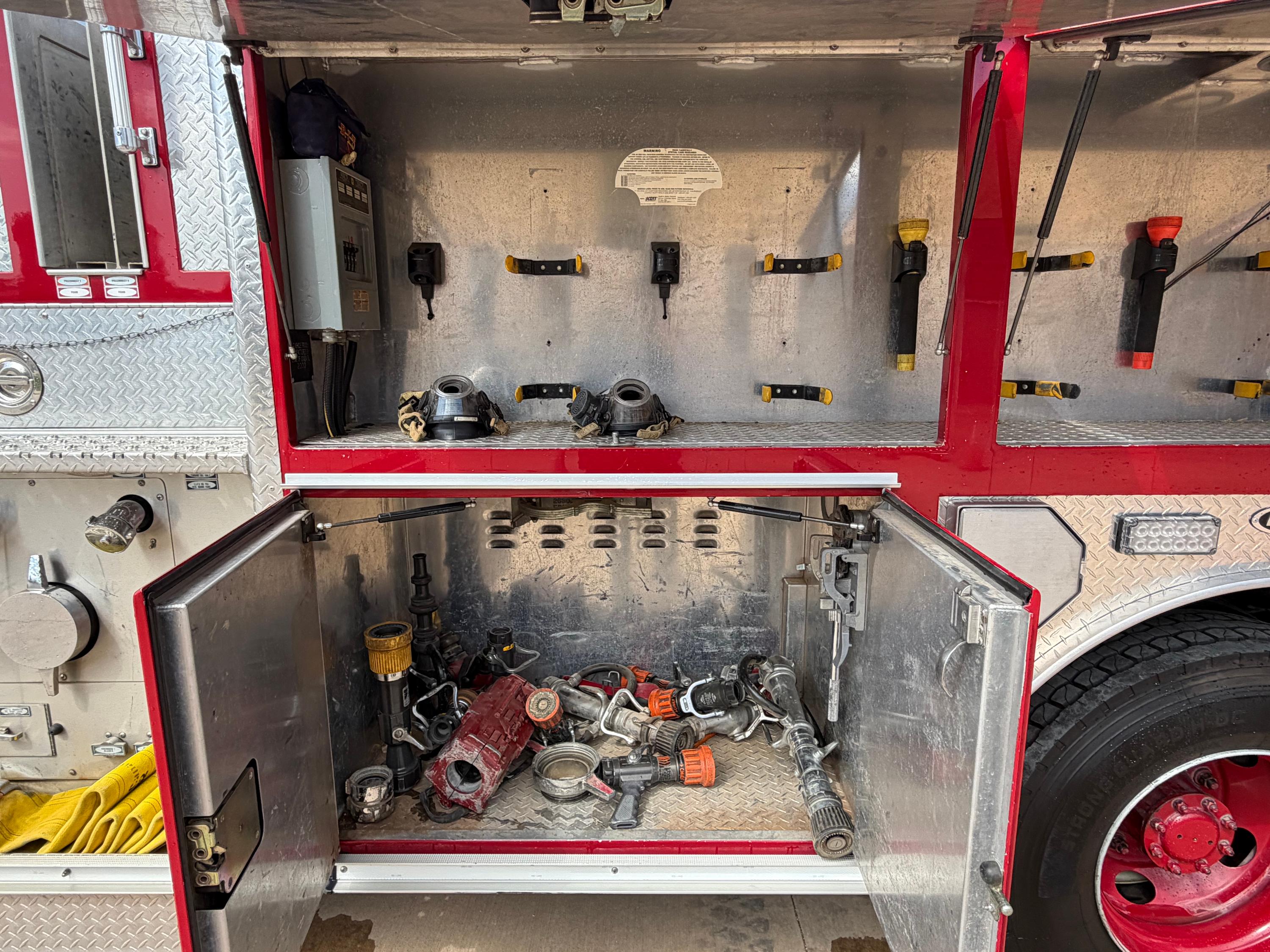 2000 GMC E-One Pumper - image 8