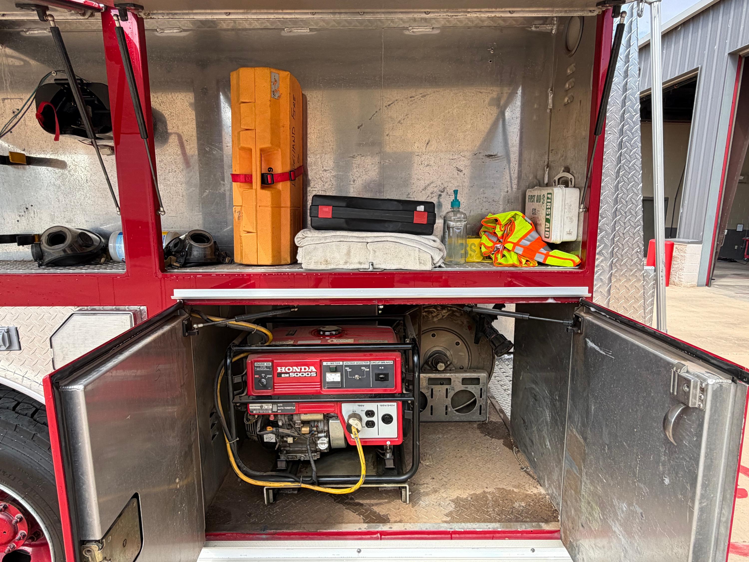 2000 GMC E-One Pumper - image 9