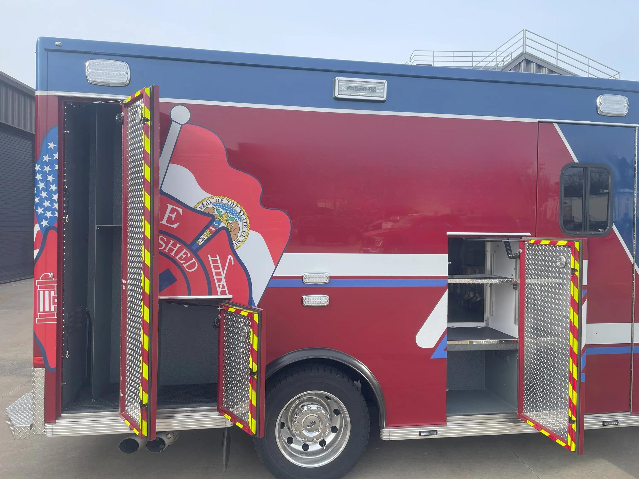 2019 Life Line Ambulance (includes Stryker Powerload) Type I - image 3