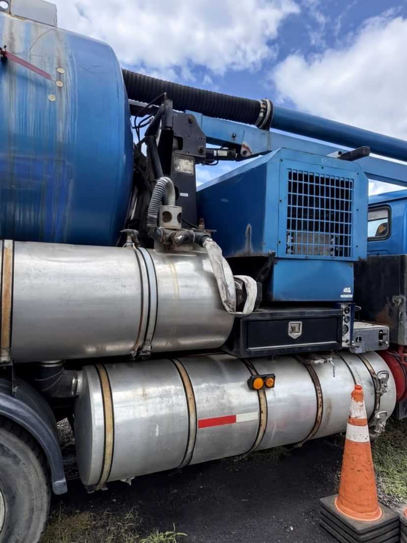 1995 International Hydrovac — photo 2