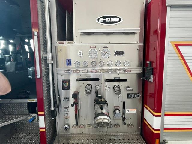 2011 E-One Typhoon Pumper - image 8