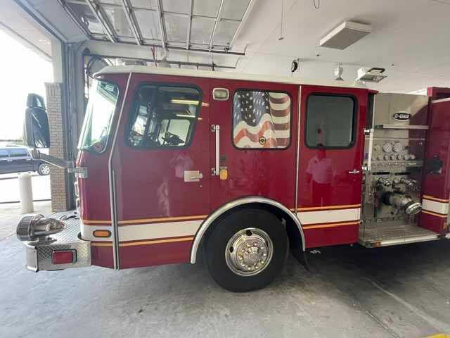 2011 E-One Typhoon Pumper — photo 5