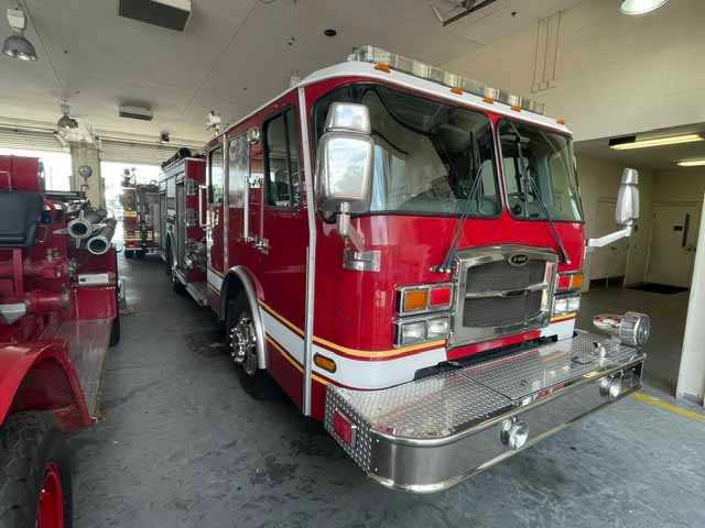 2011 E-One Typhoon Pumper — photo 4