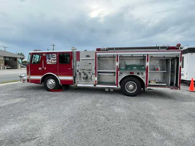 2011 E-One Typhoon Pumper — photo 2