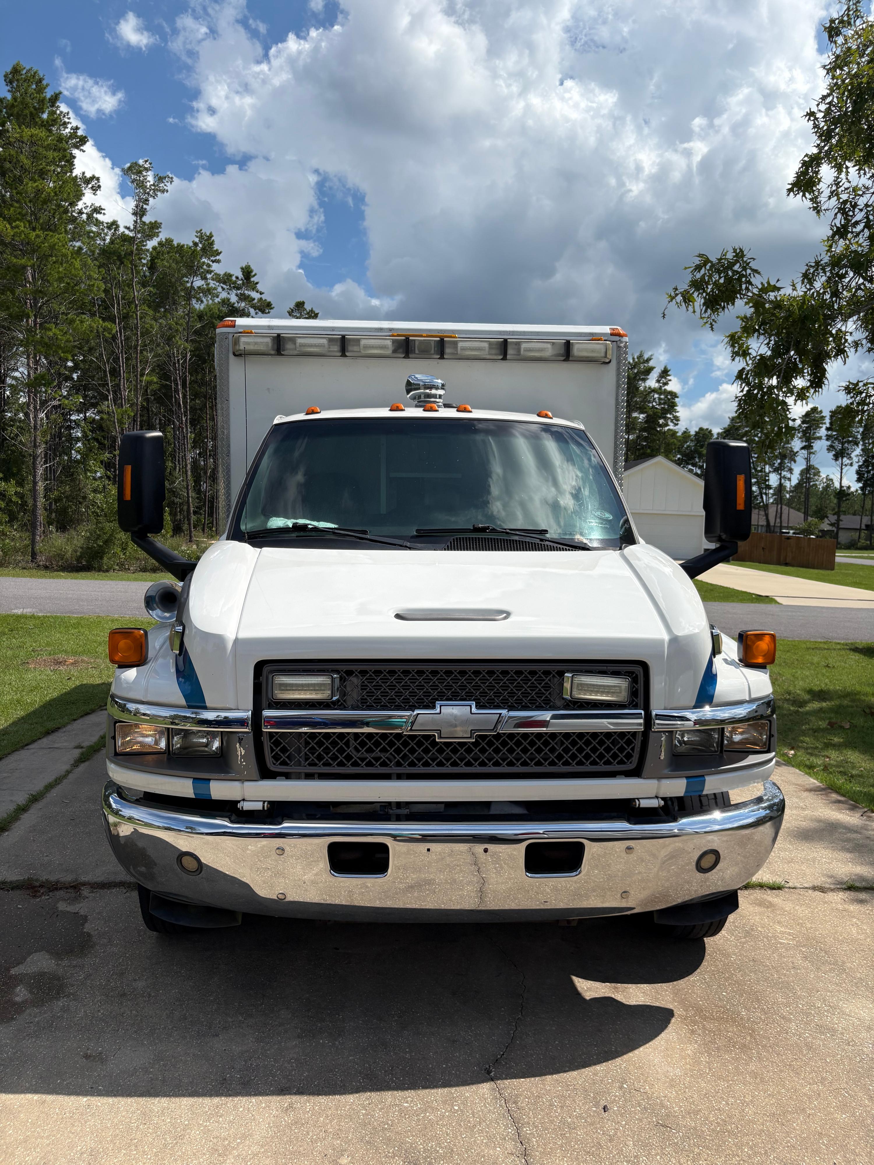 2010 Chevy C5500 Type III Ambulance – 62K Original Miles – Clean Title Ambulance - image 1