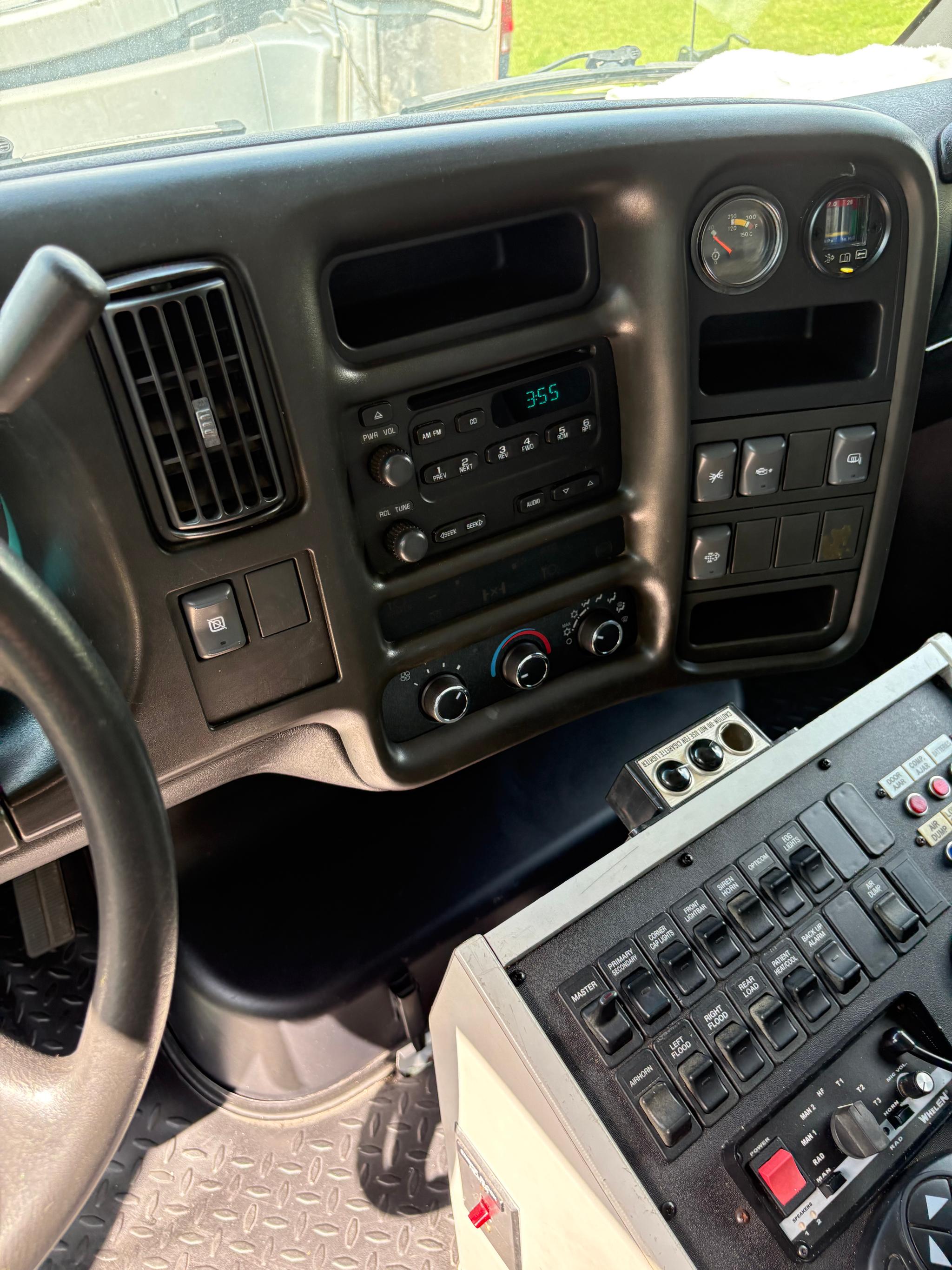 2010 Chevy C5500 Type III Ambulance – 62K Original Miles – Clean Title Ambulance - image 3