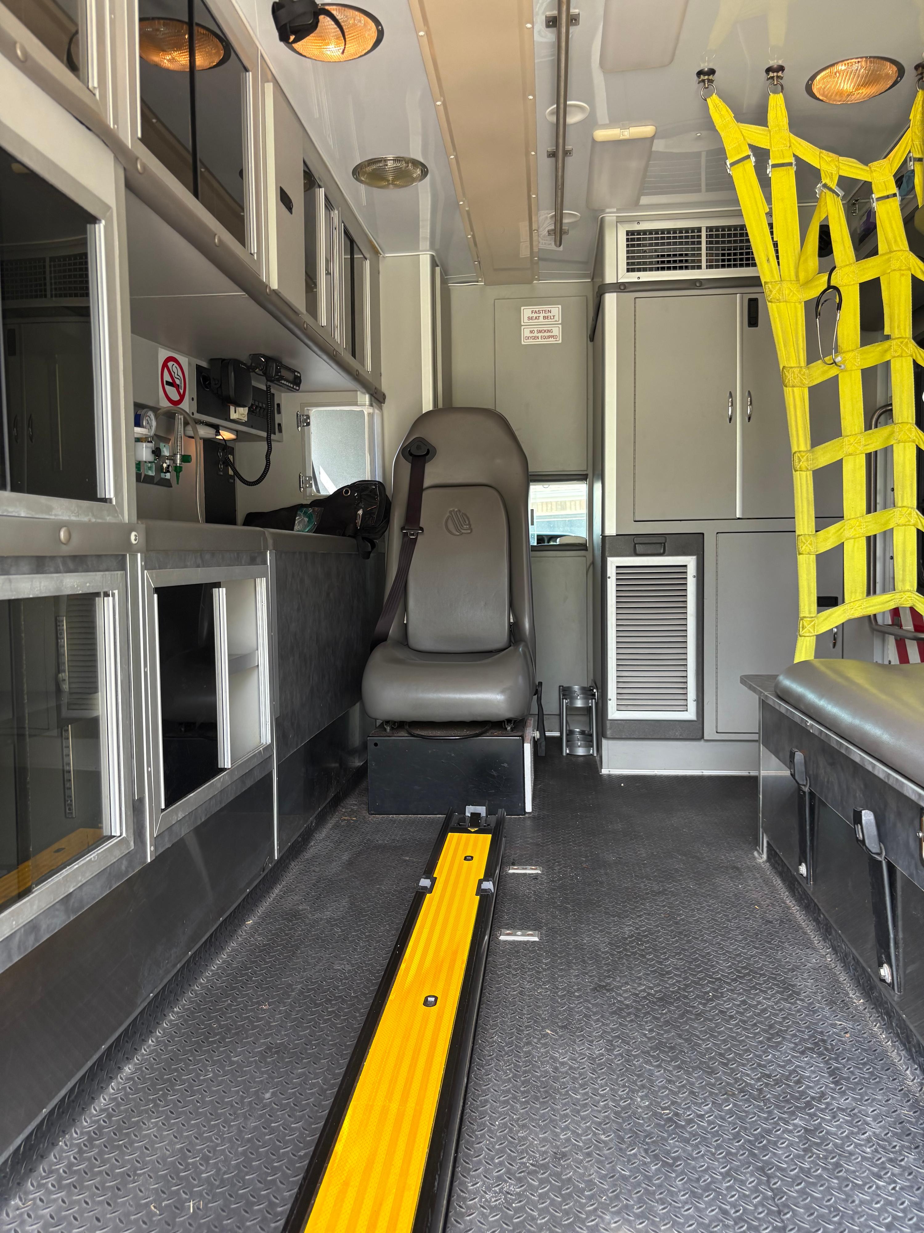2010 Chevy C5500 Type III Ambulance – 62K Original Miles – Clean Title Ambulance - image 4