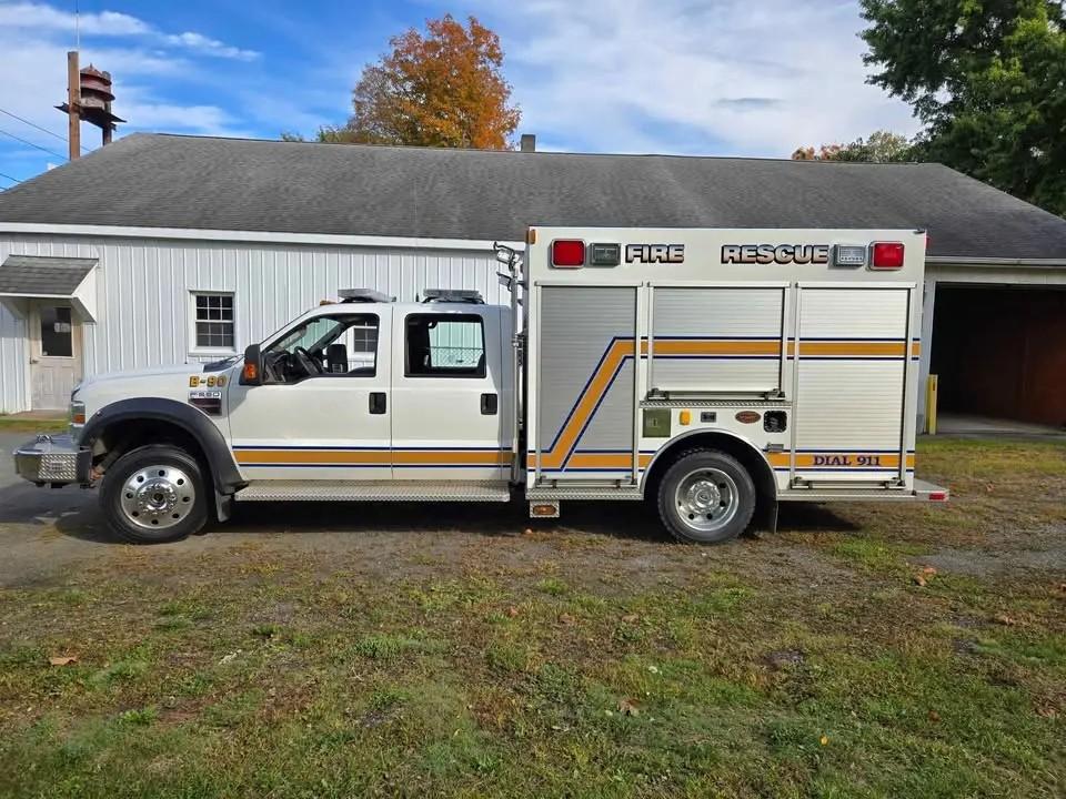 2008 KME Ford Mini Pumper - image 2