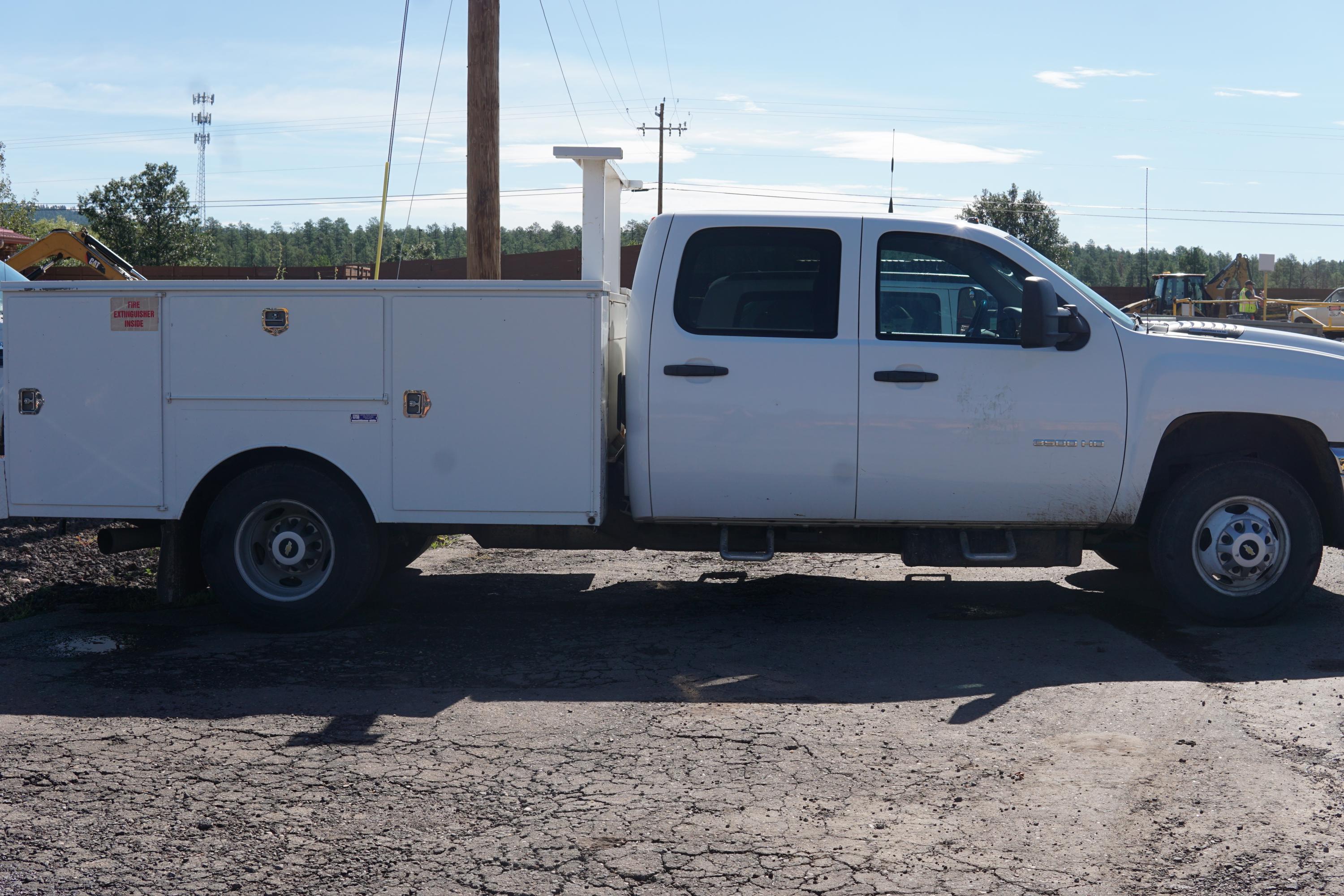 2013 Chevy Silverado 3500 - image 6