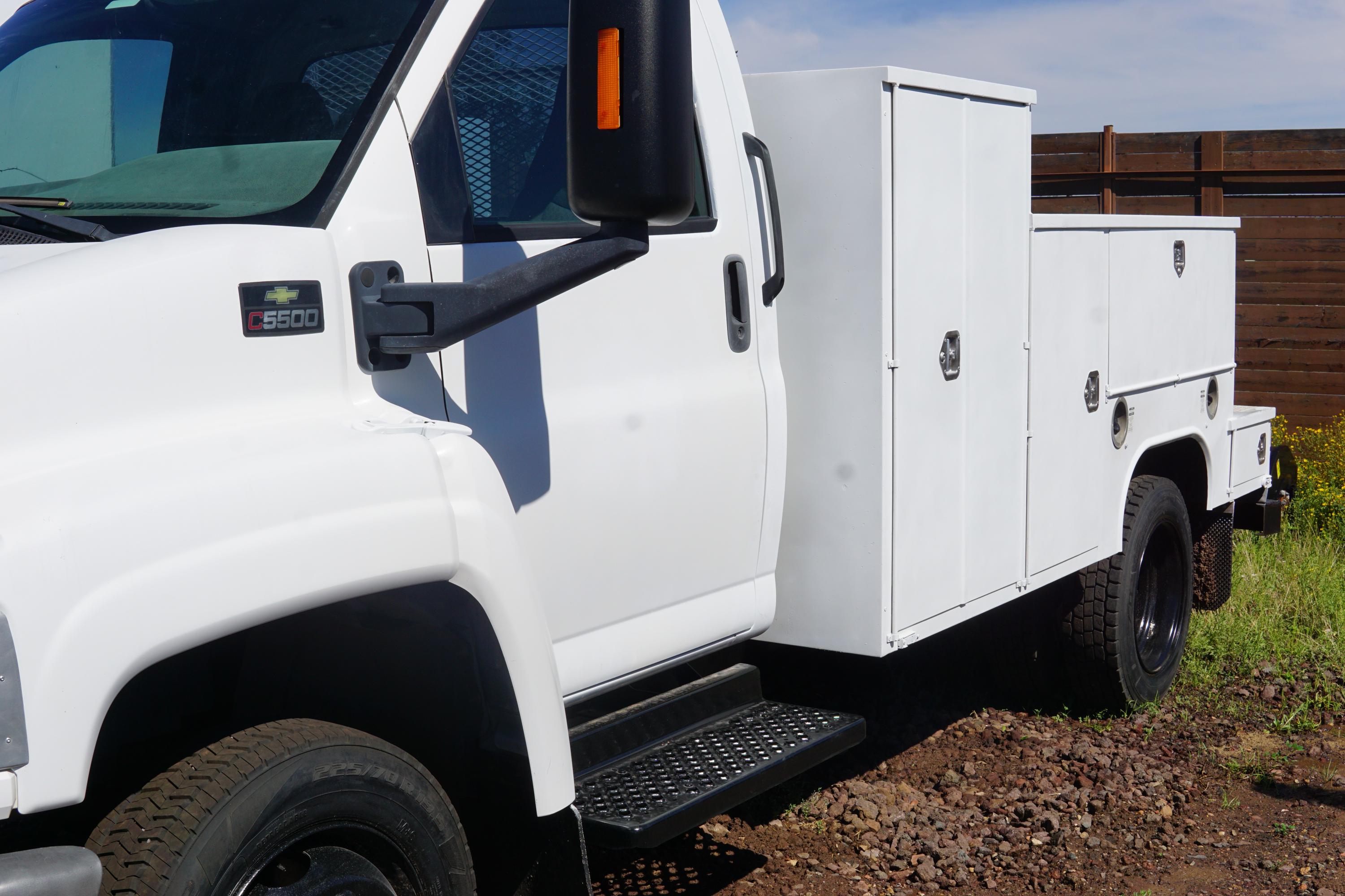 2007 Chevrolet Kodiak C5500 - image 2