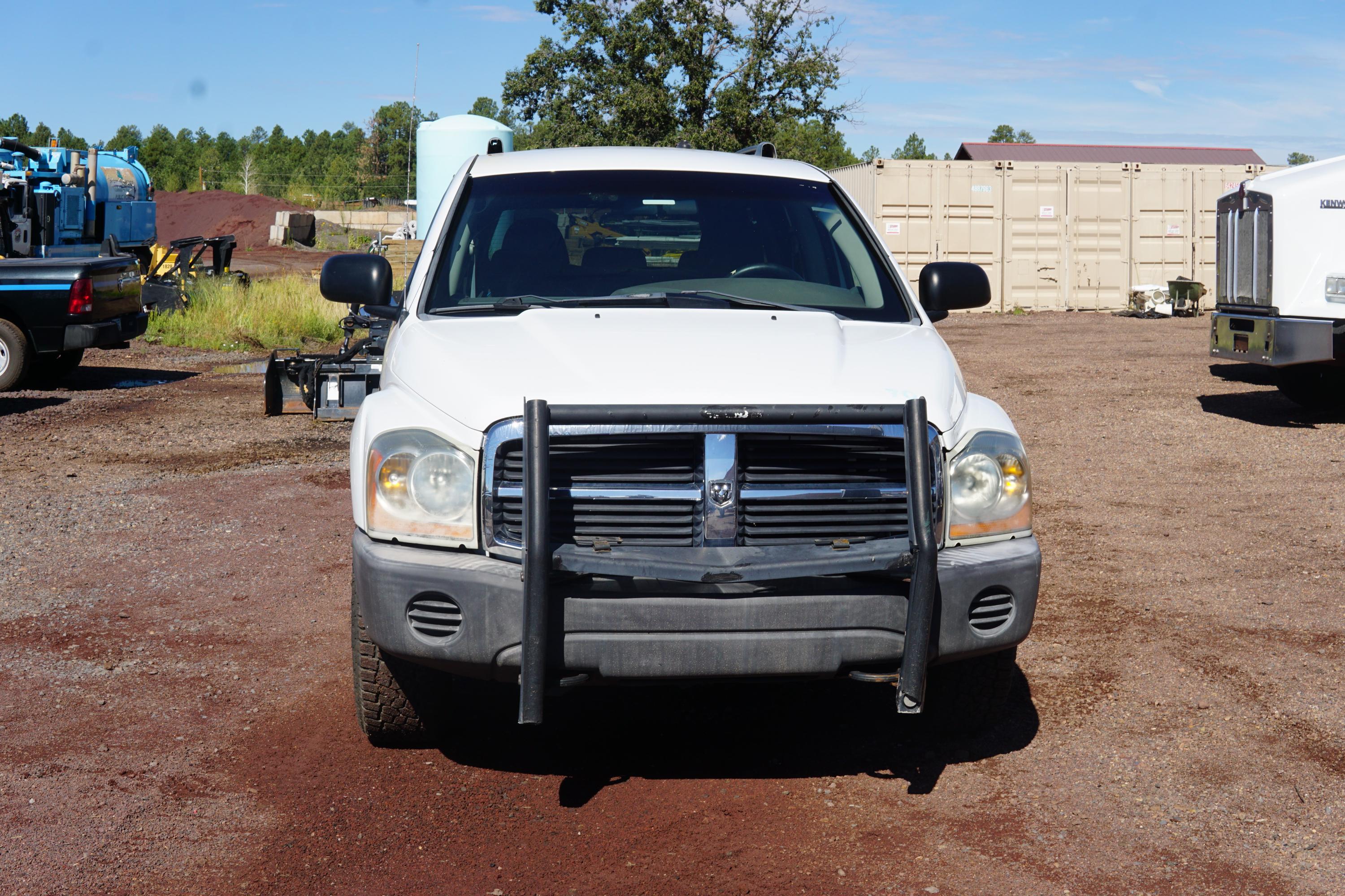 2006 Dodge Durango SXT - image 3