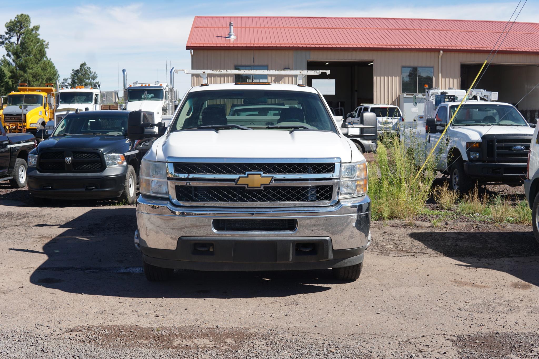 2013 Chevy Silverado 3500 - image 5