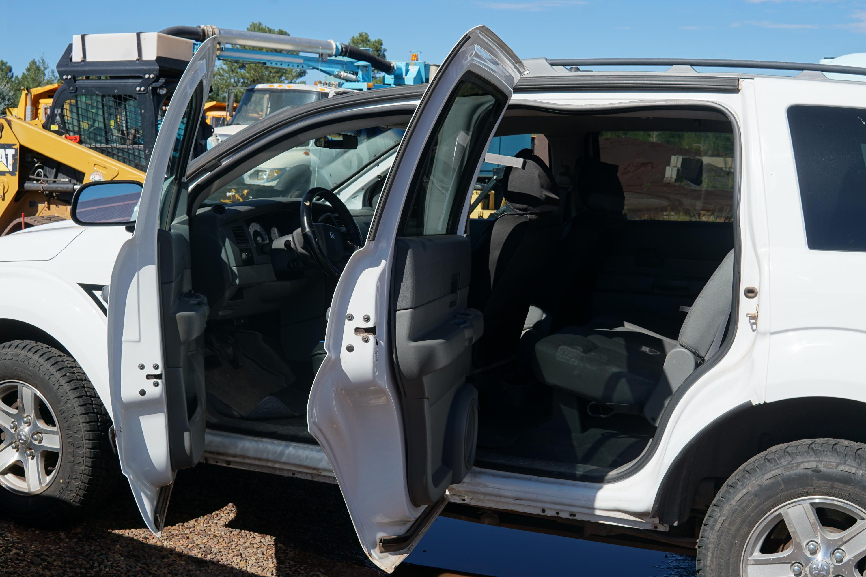 2006 Dodge Durango SXT - image 6