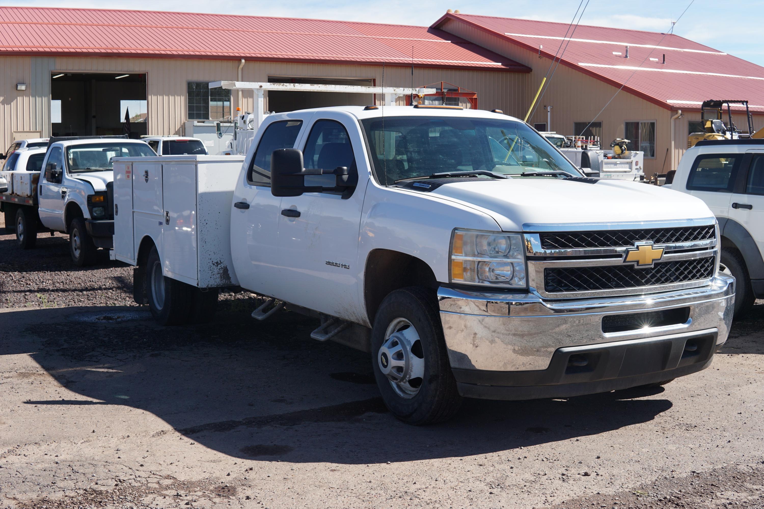 2013 Chevy Silverado 3500 - image 2
