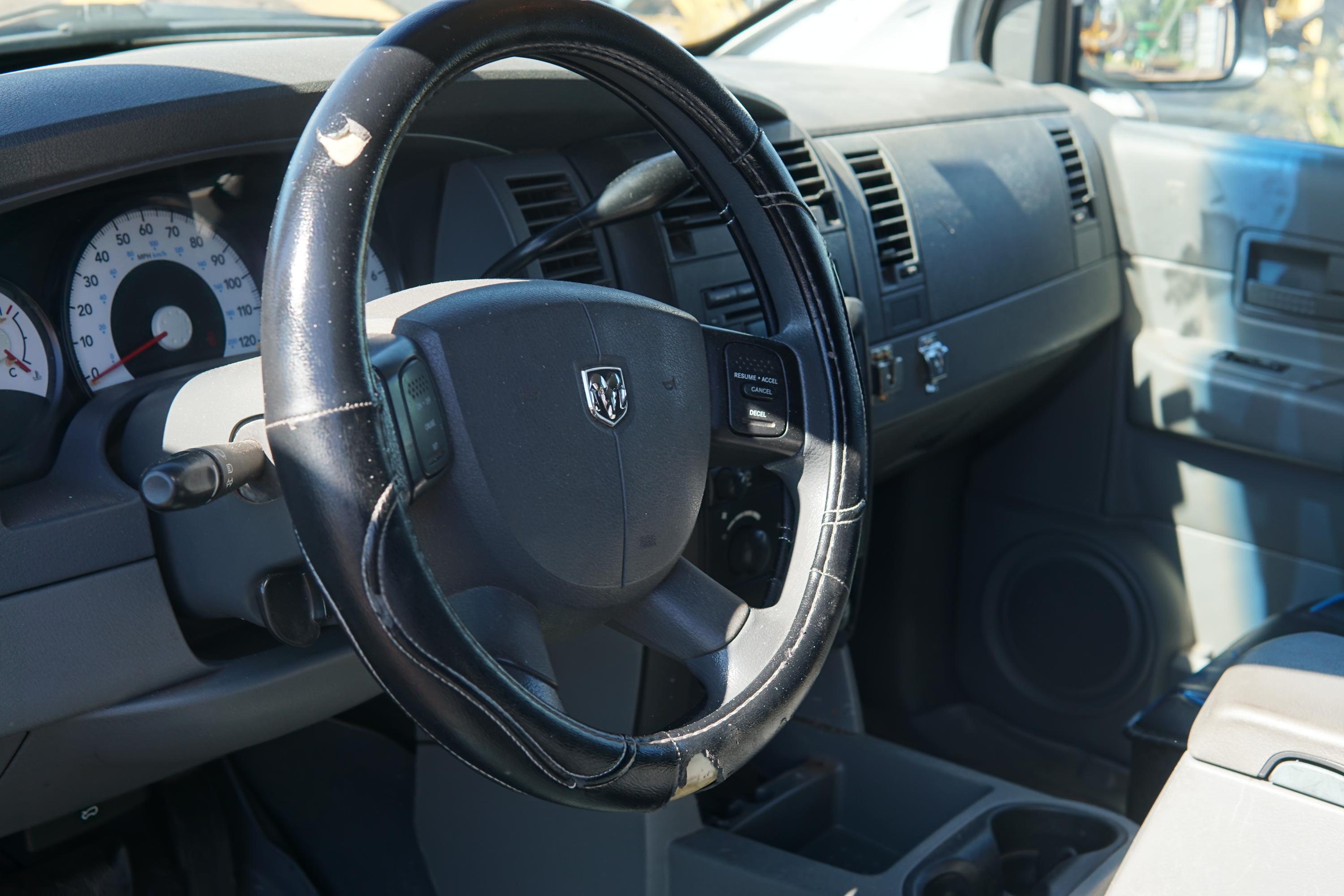 2006 Dodge Durango SXT - image 11