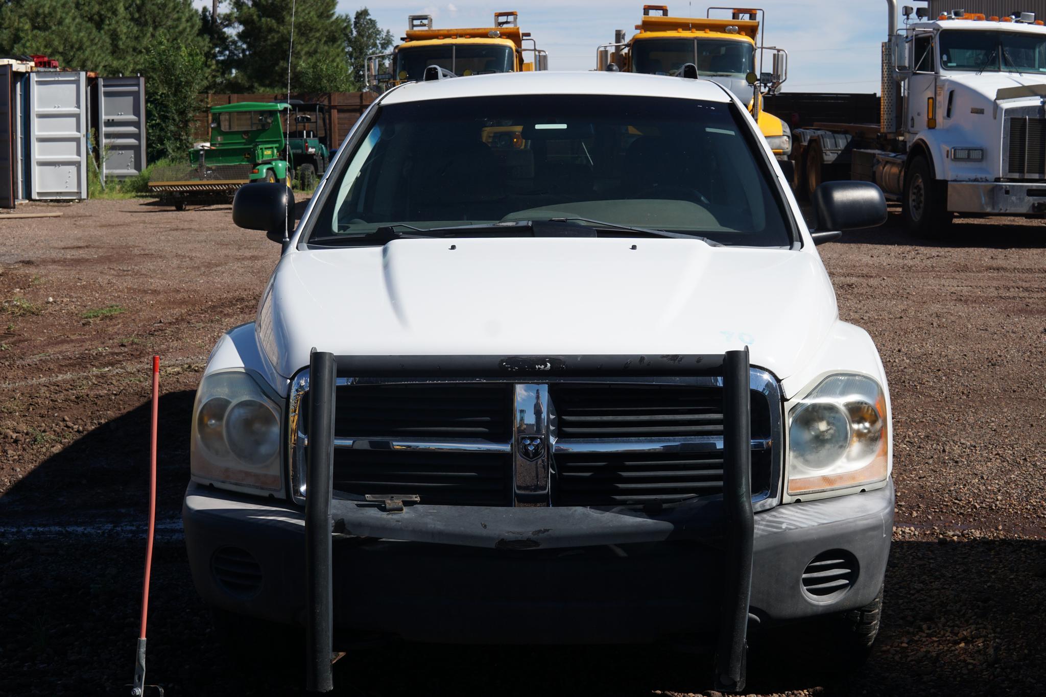 2006 Dodge Durango SXT - image 3