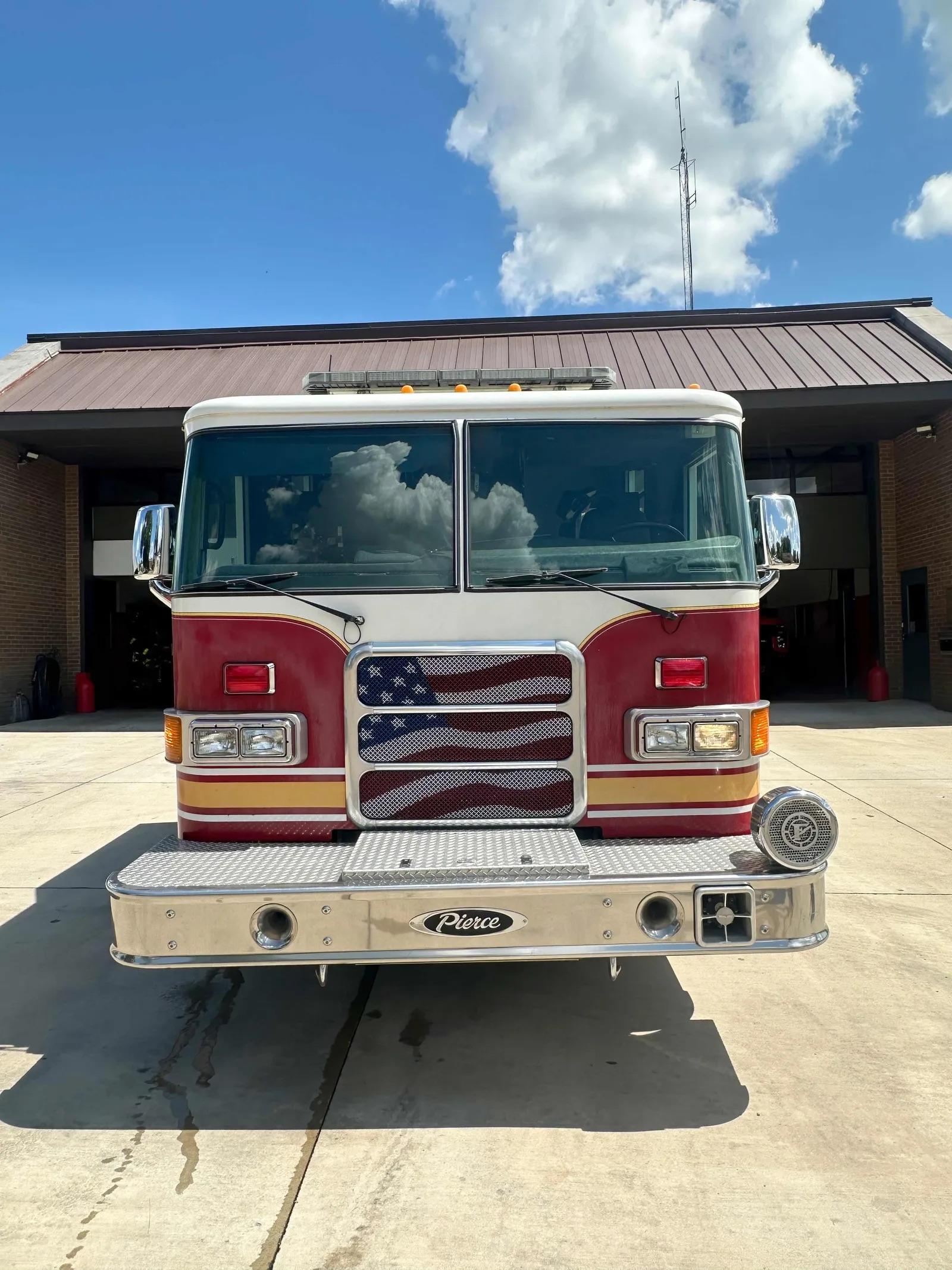 2006 Pierce Enforcer Pumper - image 2