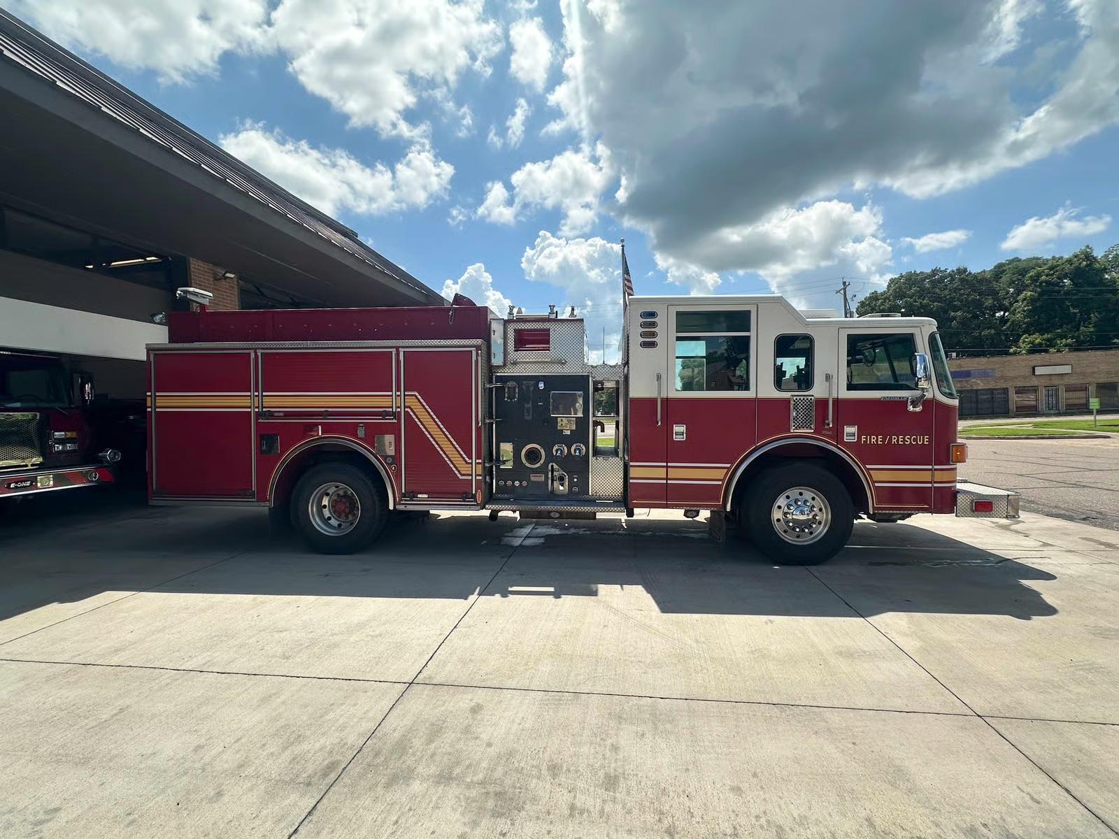 2006 Pierce Enforcer Pumper - image 3