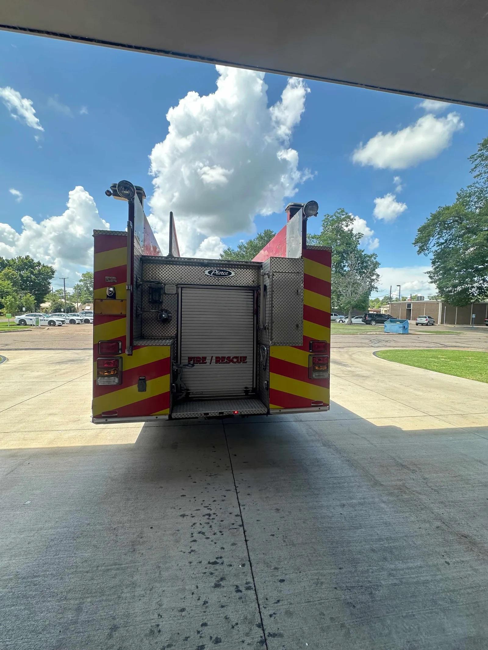 2006 Pierce Enforcer Pumper - image 4