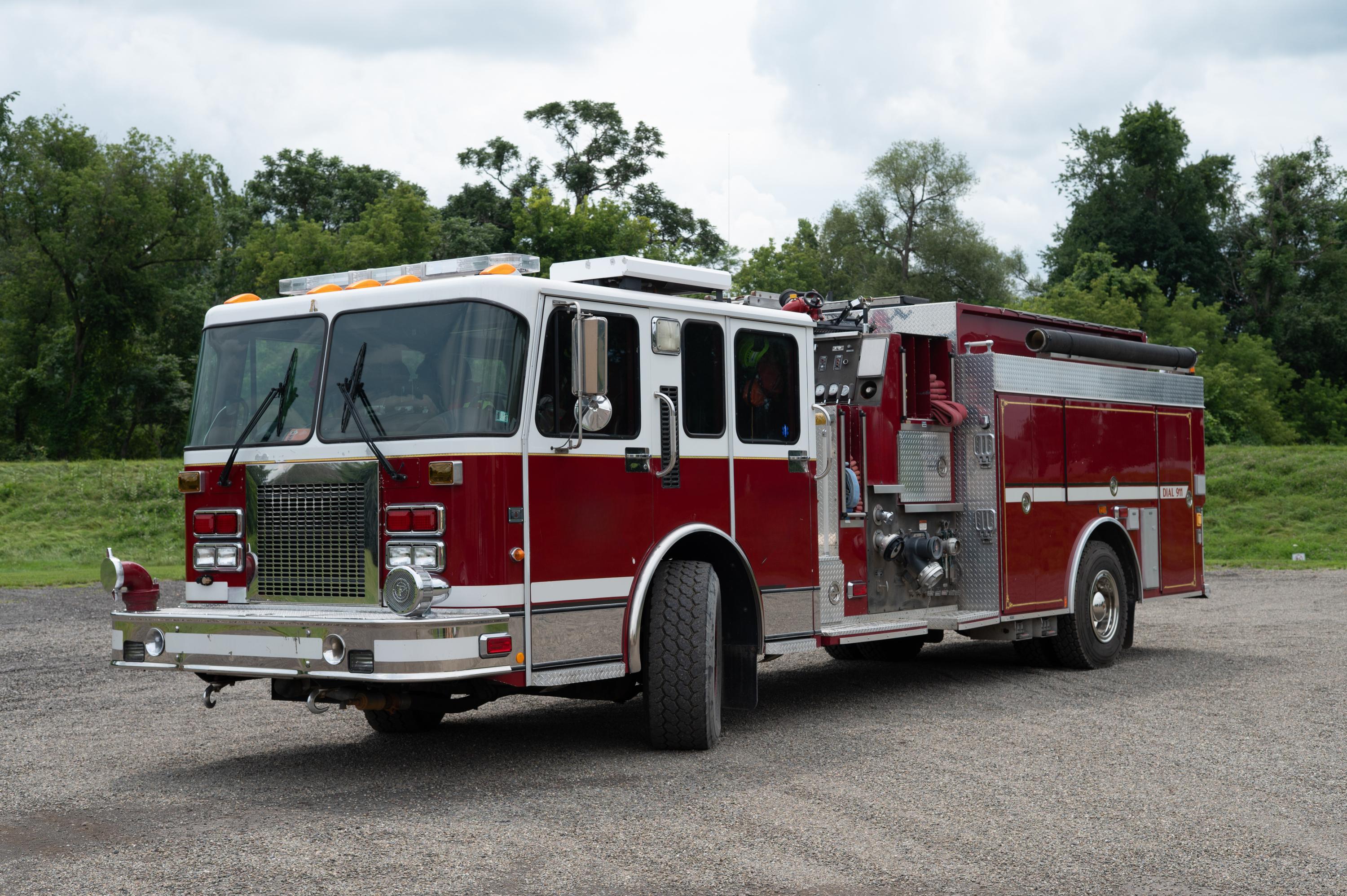 2000 Spartan Pumper Tanker - image 1
