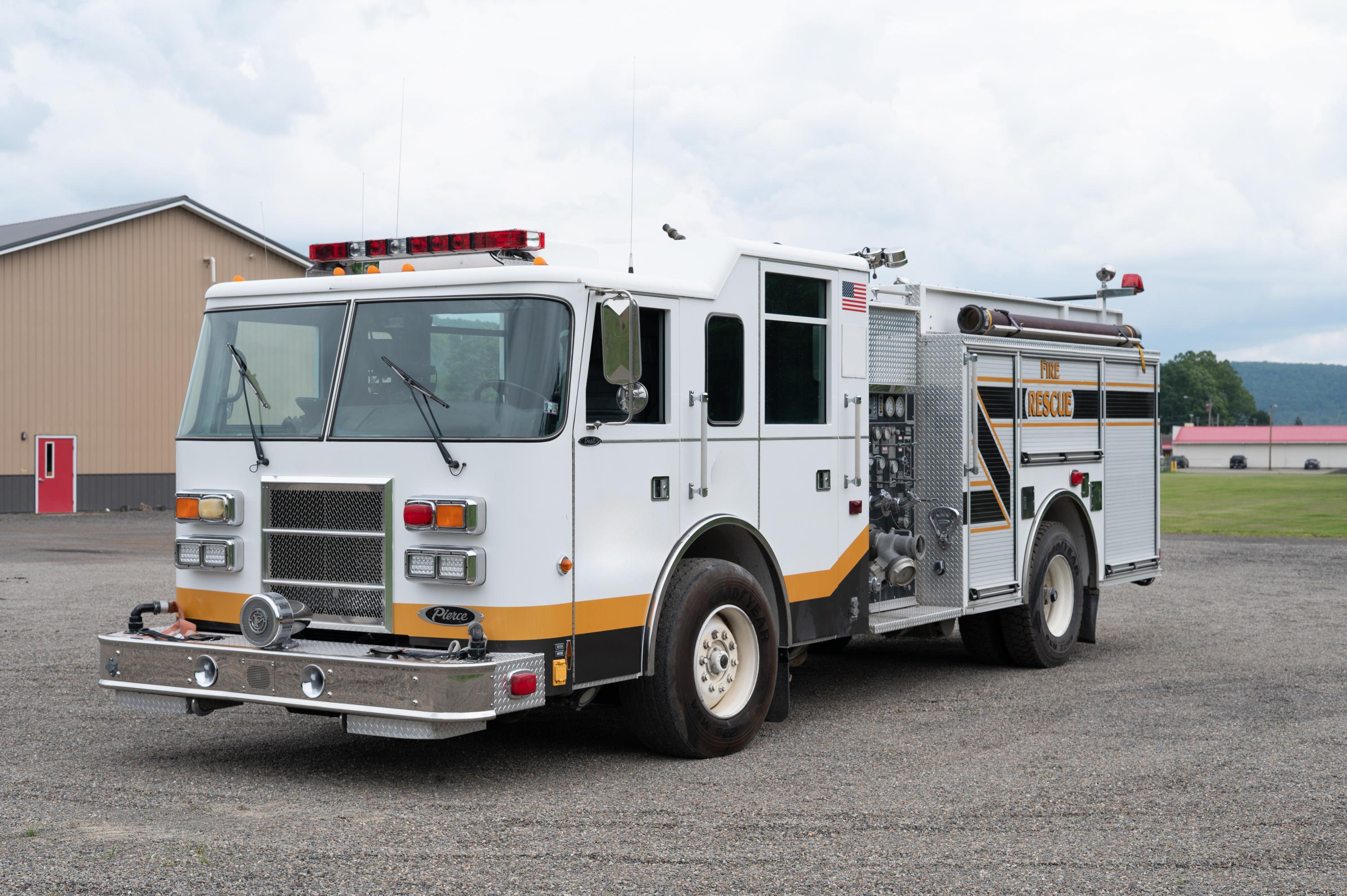 2000 Pierce Pumper - image 1
