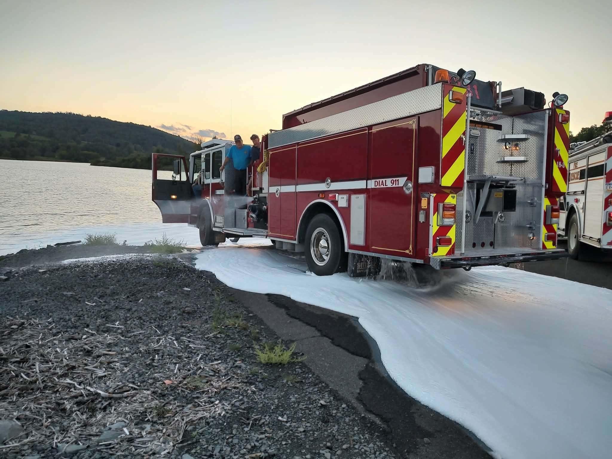 2000 Spartan Pumper Tanker - image 4