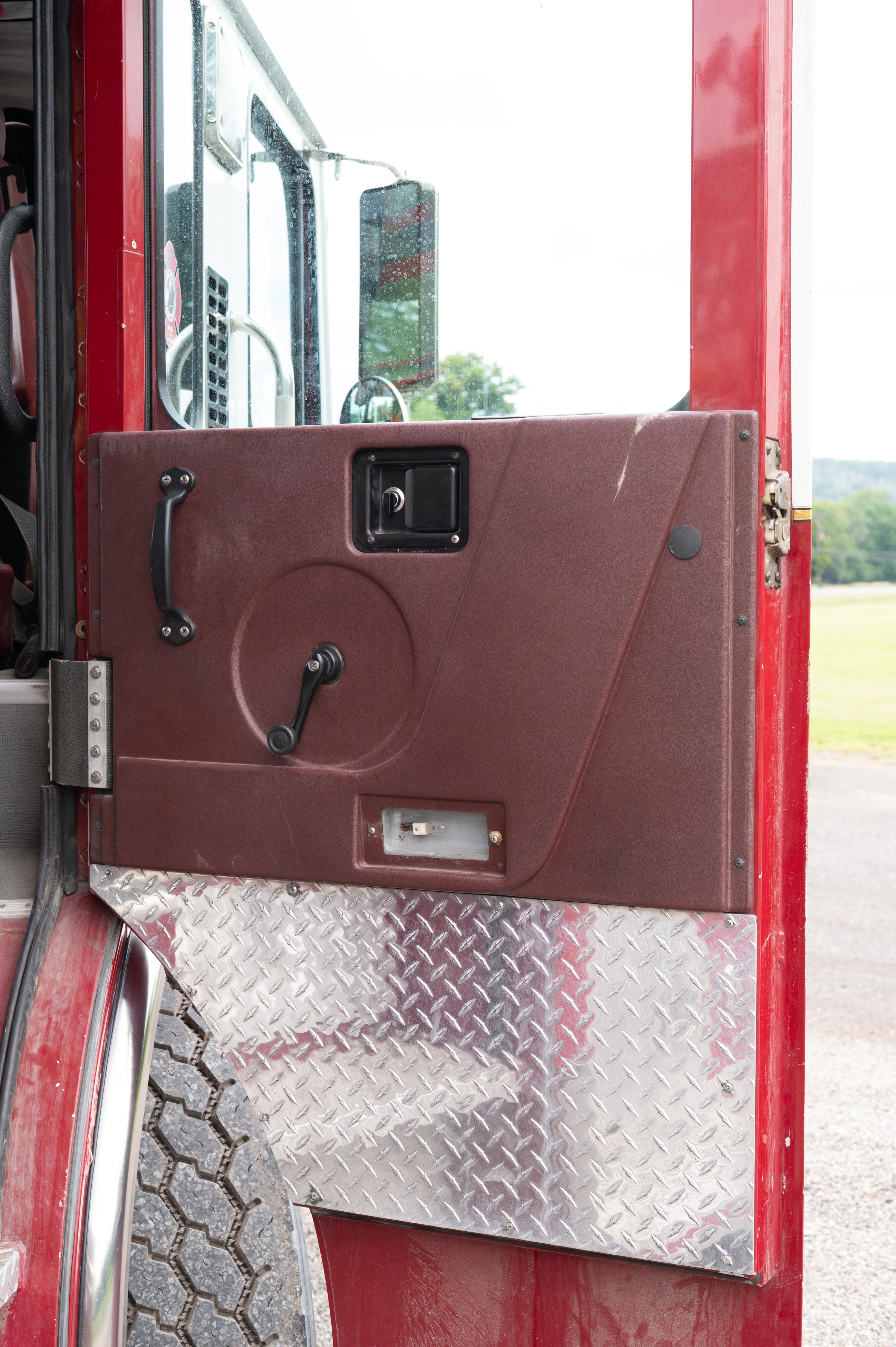 2000 Spartan Pumper Tanker - image 29