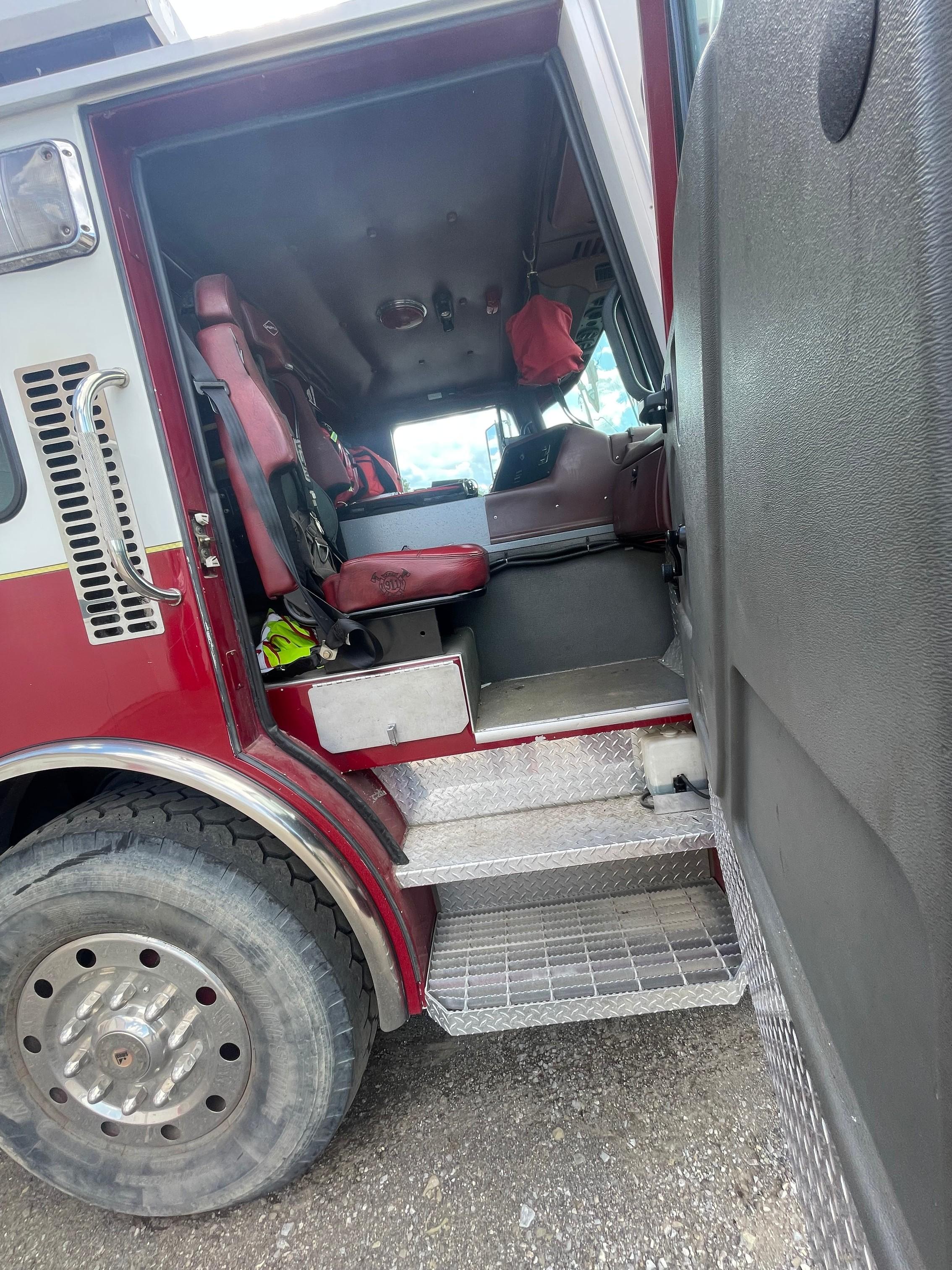 2000 Spartan Pumper Tanker - image 8
