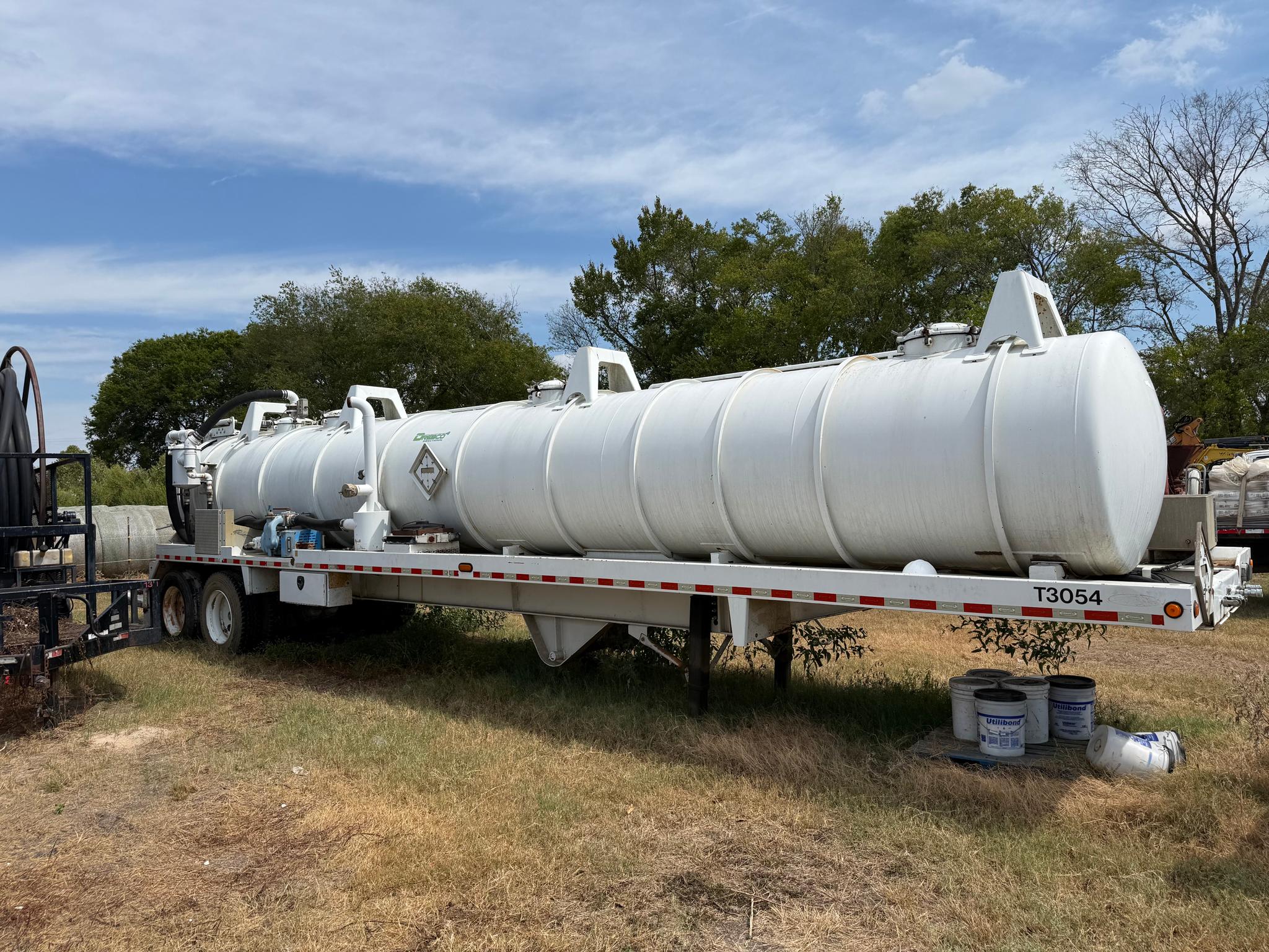 2015 Ledwell 130-barrel DOT 407 vacuum tank trailer with hydraulic dump - image 1