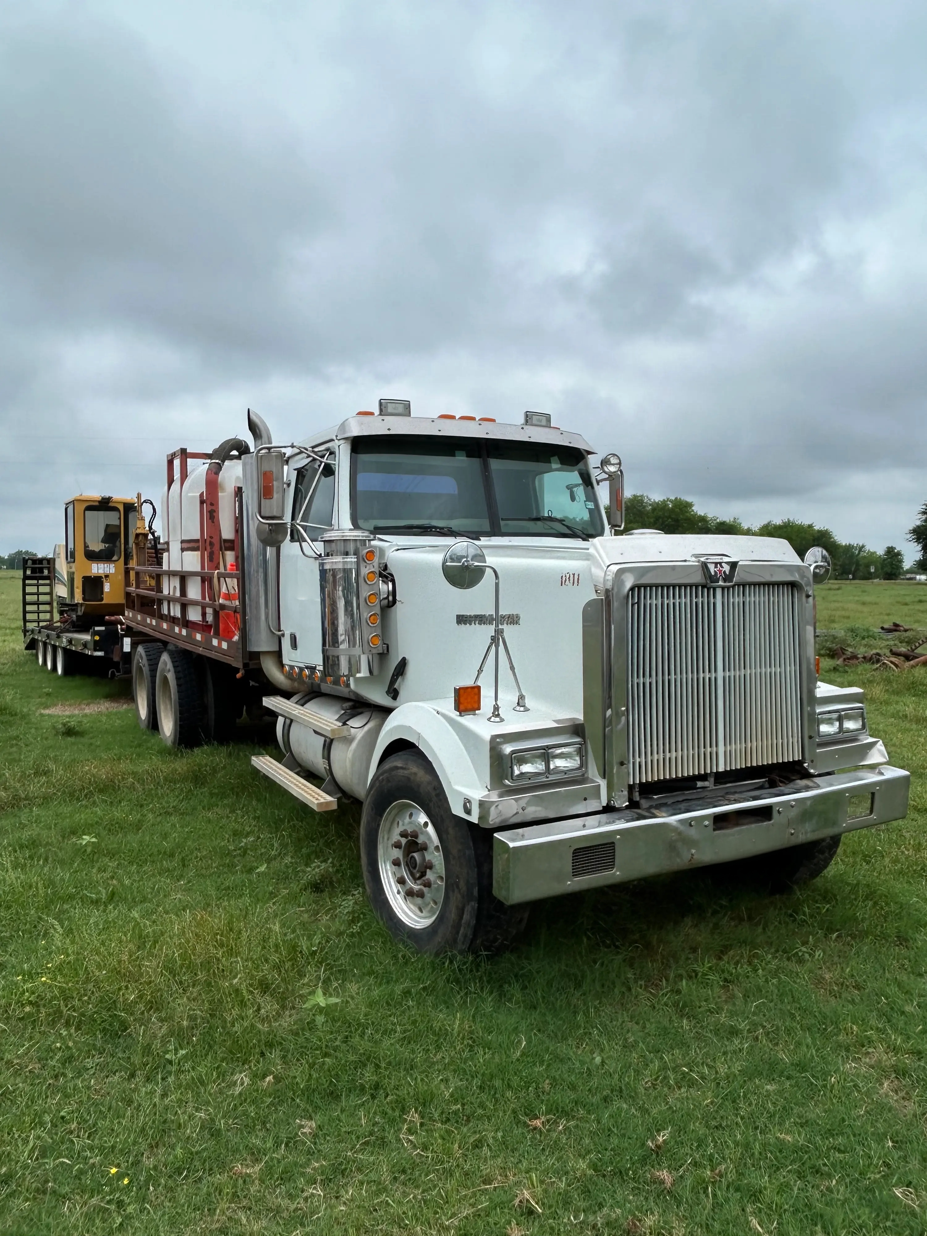 2004 Western Star Mud Mixing Truck - image 2