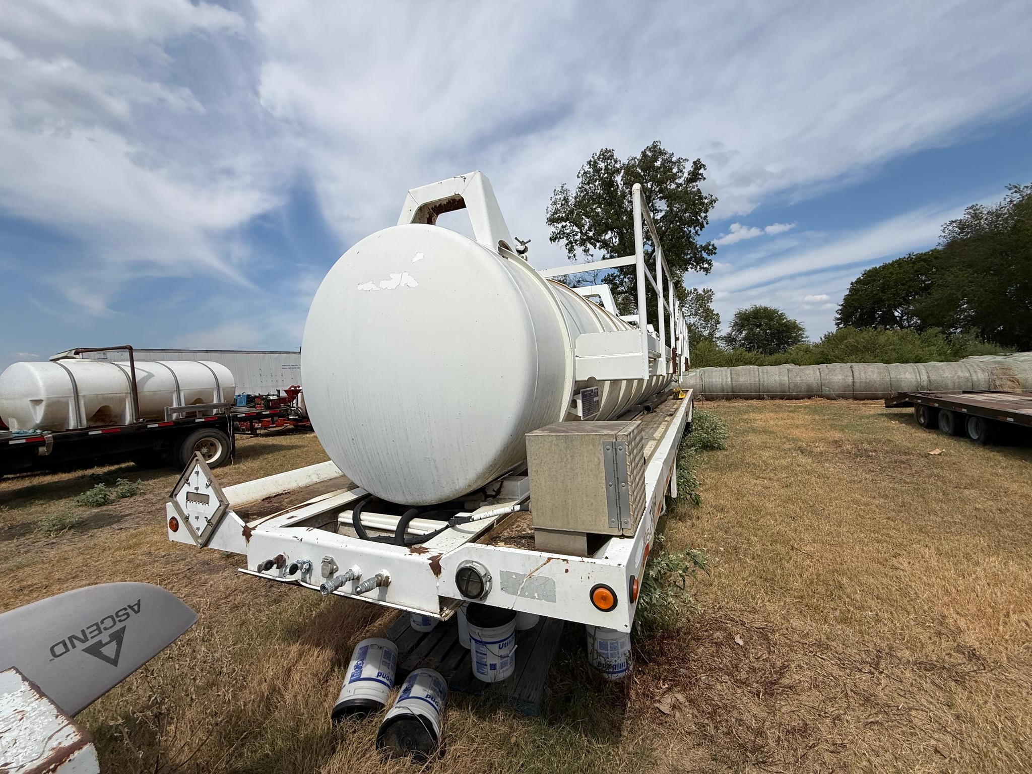 2015 Ledwell 130-barrel DOT 407 vacuum tank trailer with hydraulic dump - image 5