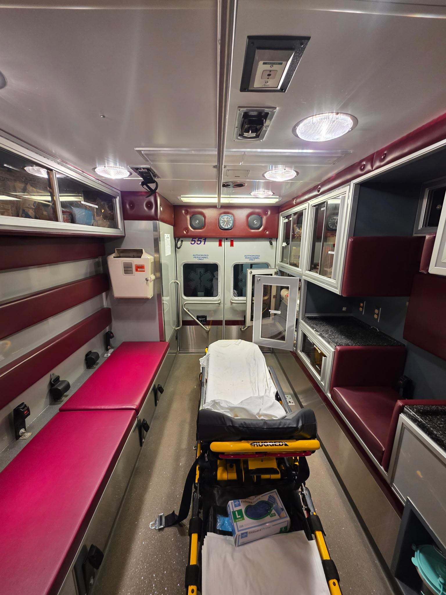 2003 Horton Ford Type III Ambulance - image 8